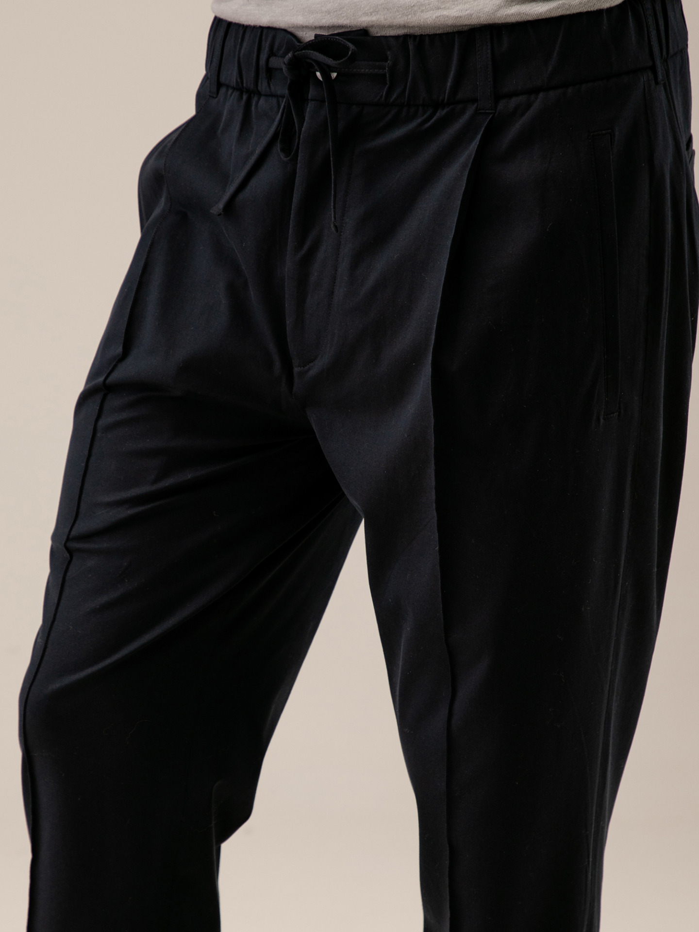 Detailansicht von Sweathose aus Baumwolle von STEFAN BRANDT