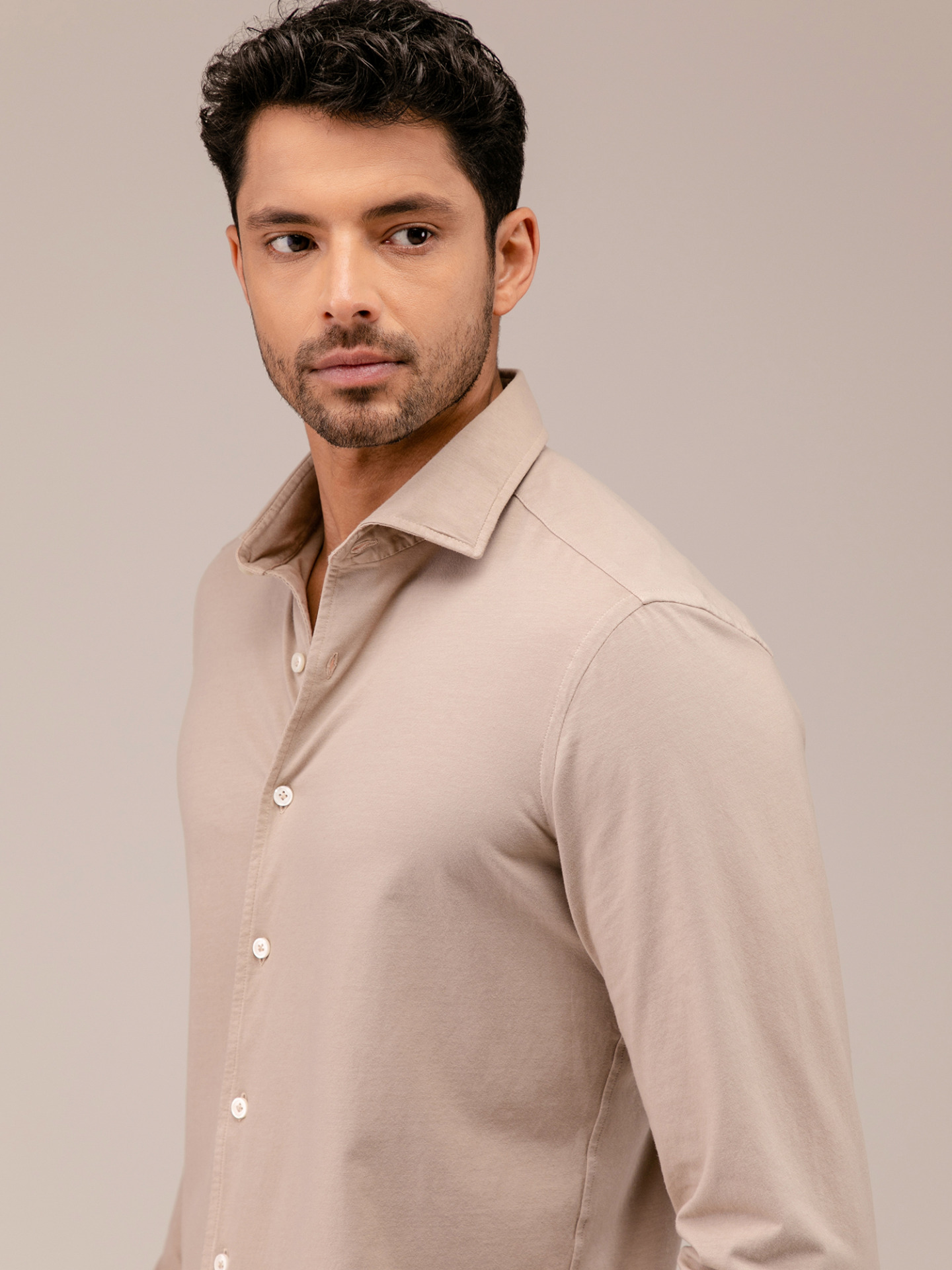 Detailansicht von Baumwollhemd mit Haifischkragen von SONRISA