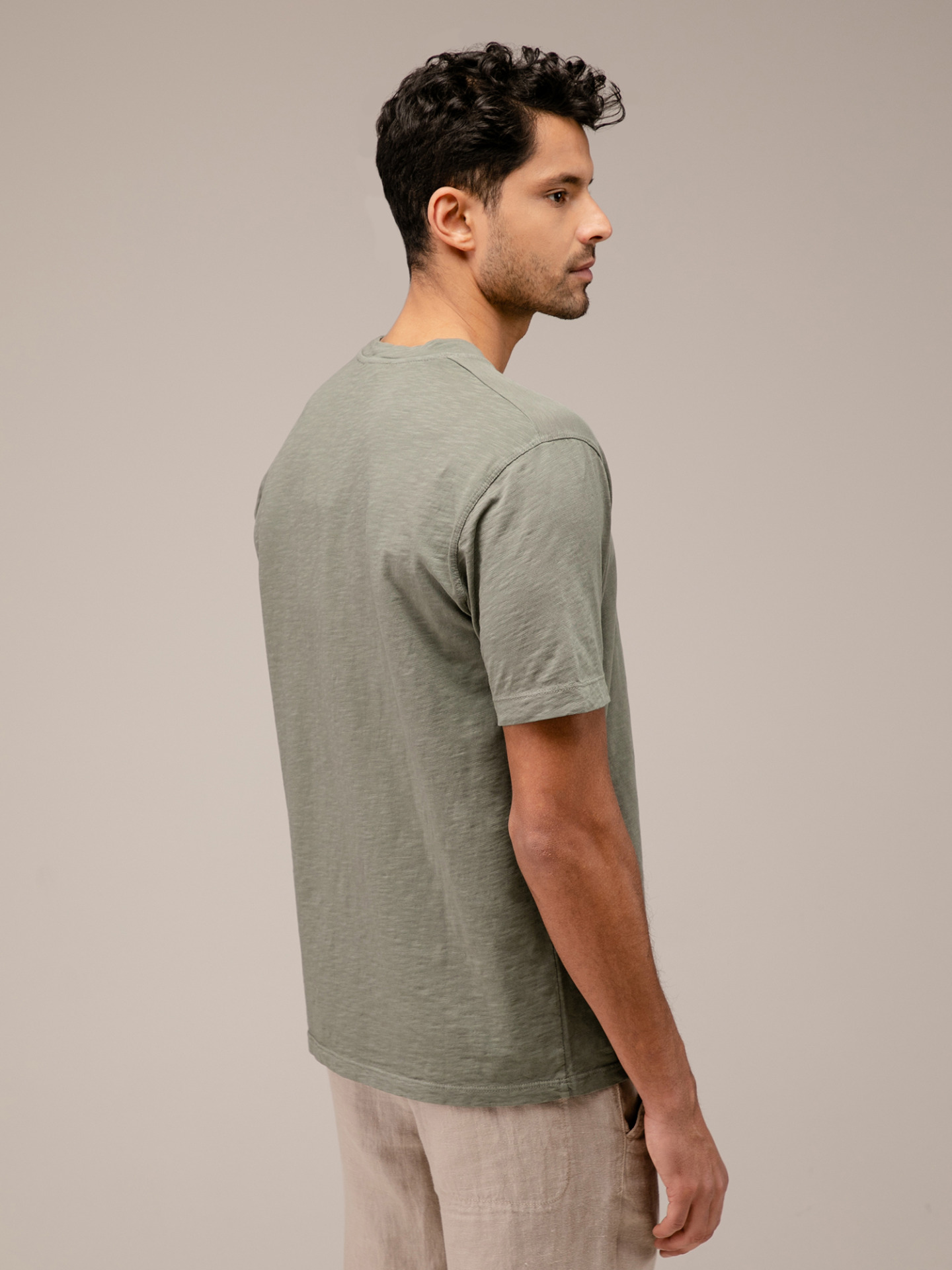 Detailansicht von T-Shirt aus Baumwolle mit Rundhals von WOOL & CO