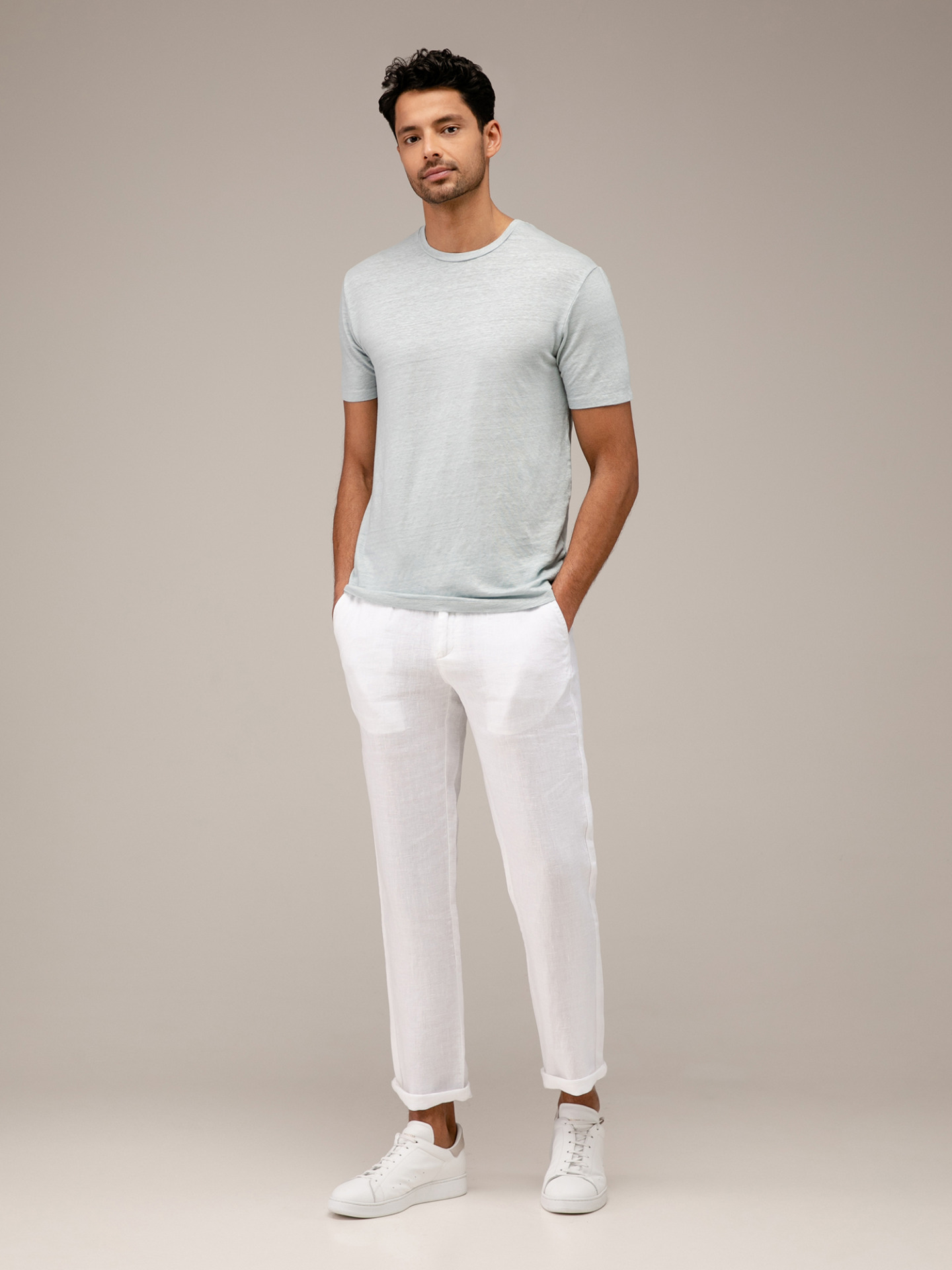 Detailansicht von T-Shirt aus Leinen von WOOL & CO