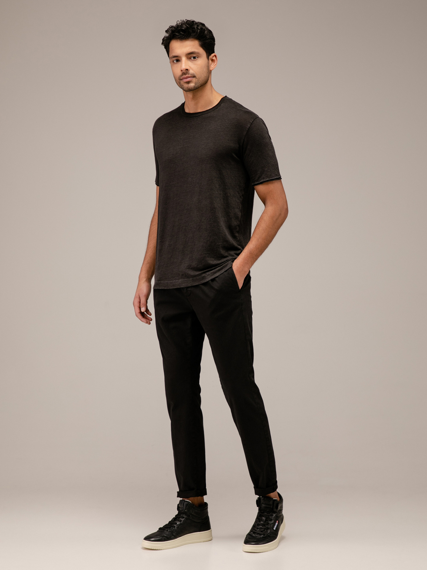 Detailansicht von T-Shirt aus Leinen von DANIELE FIESOLI