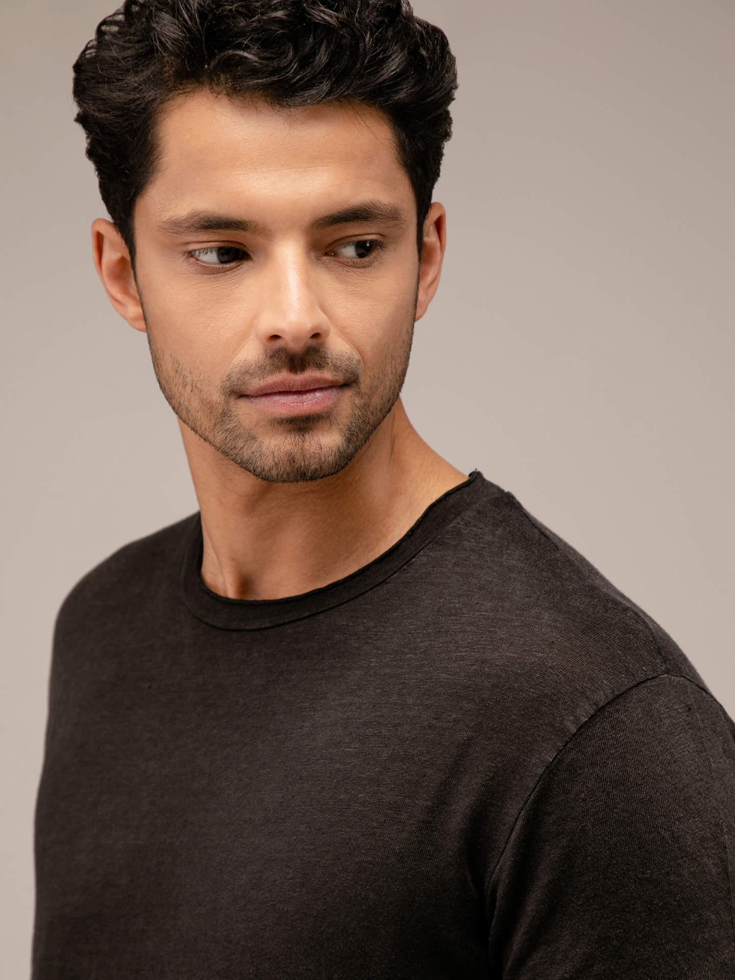 Detailansicht von T-Shirt aus Leinen von DANIELE FIESOLI