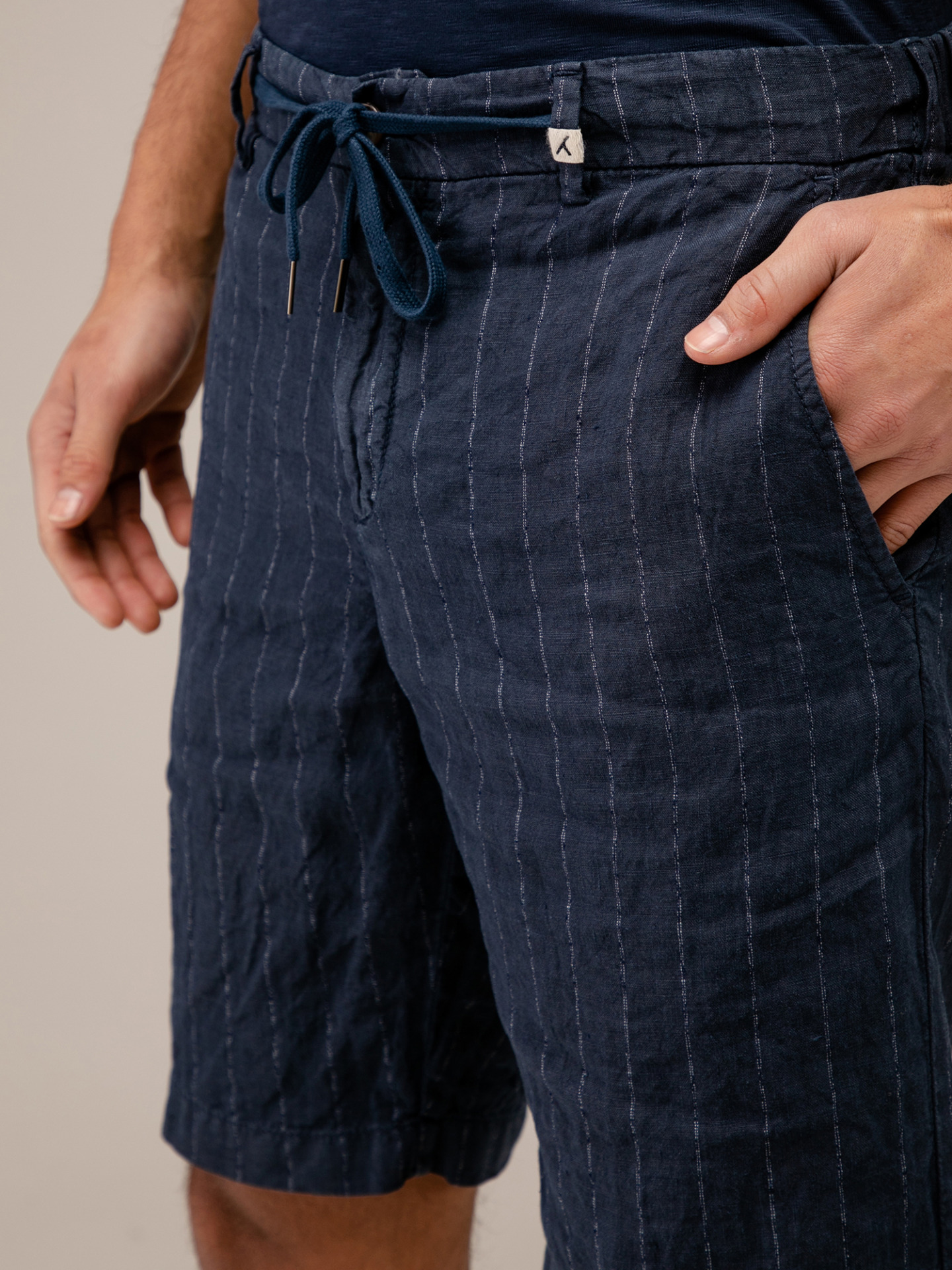 Detailansicht von Bermudas aus Leinen von MYTHS