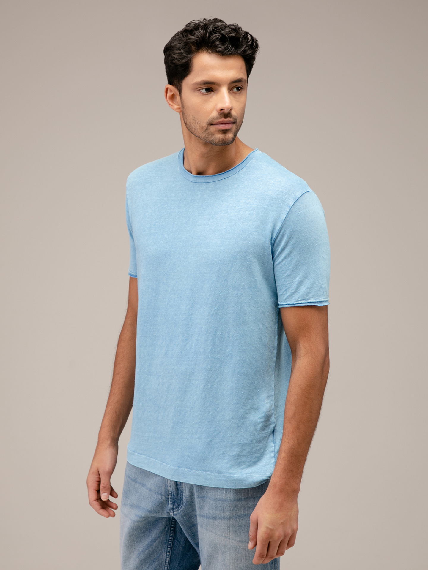 Detailansicht von T-Shirt aus Leinen von DANIELE FIESOLI