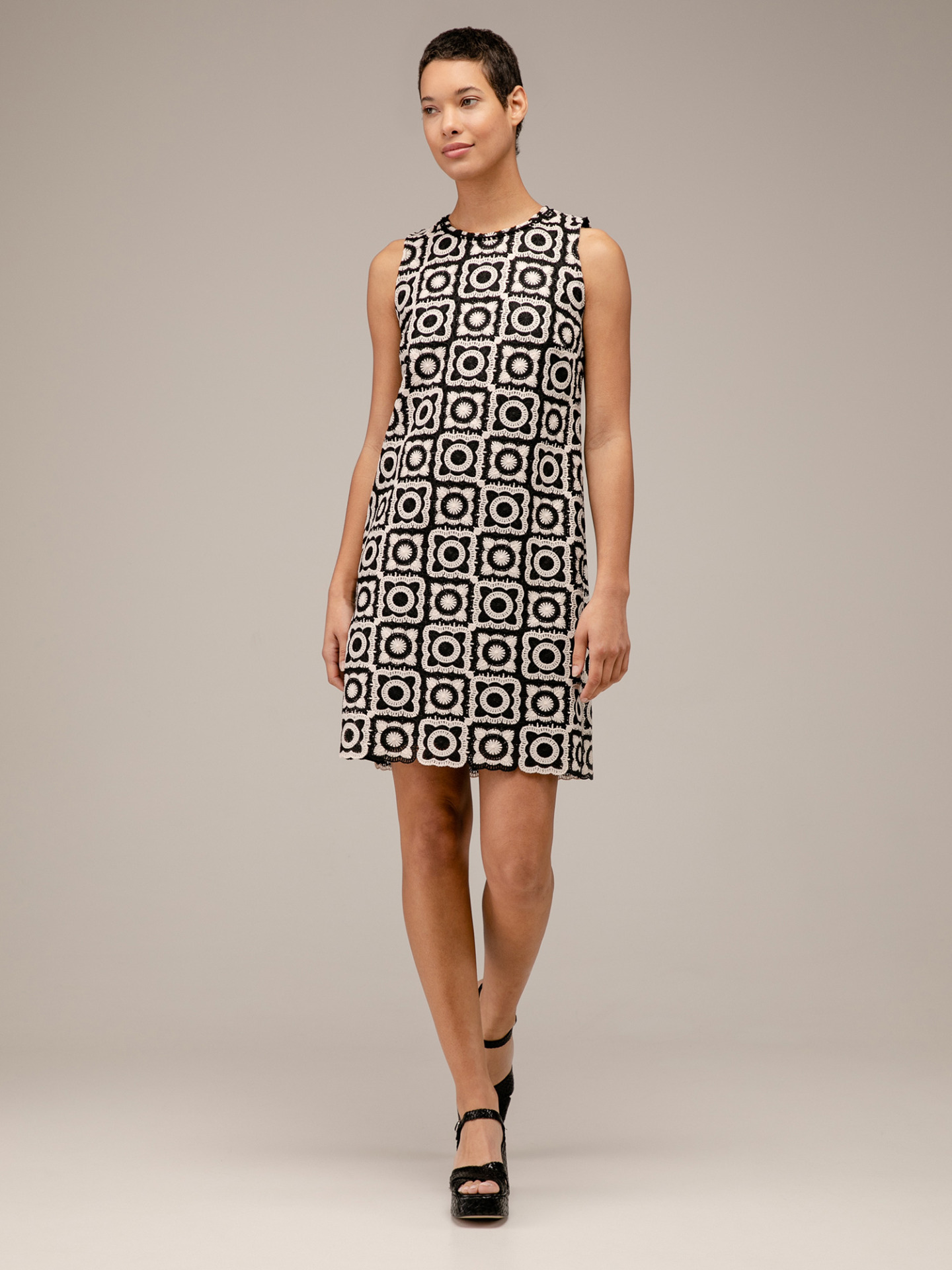 Detailansicht von Kurzes Kleid von ANA ALCAZAR