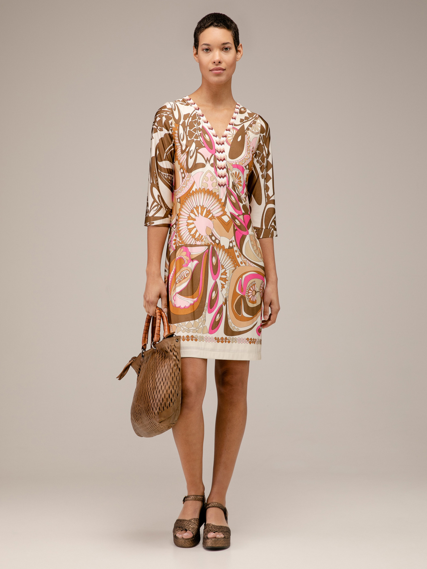 Detailansicht von Kurzes Kleid von ANA ALCAZAR