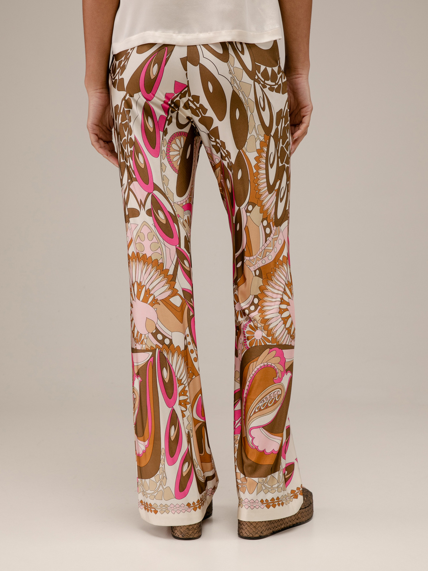 Detailansicht von Weite Hose von ANA ALCAZAR