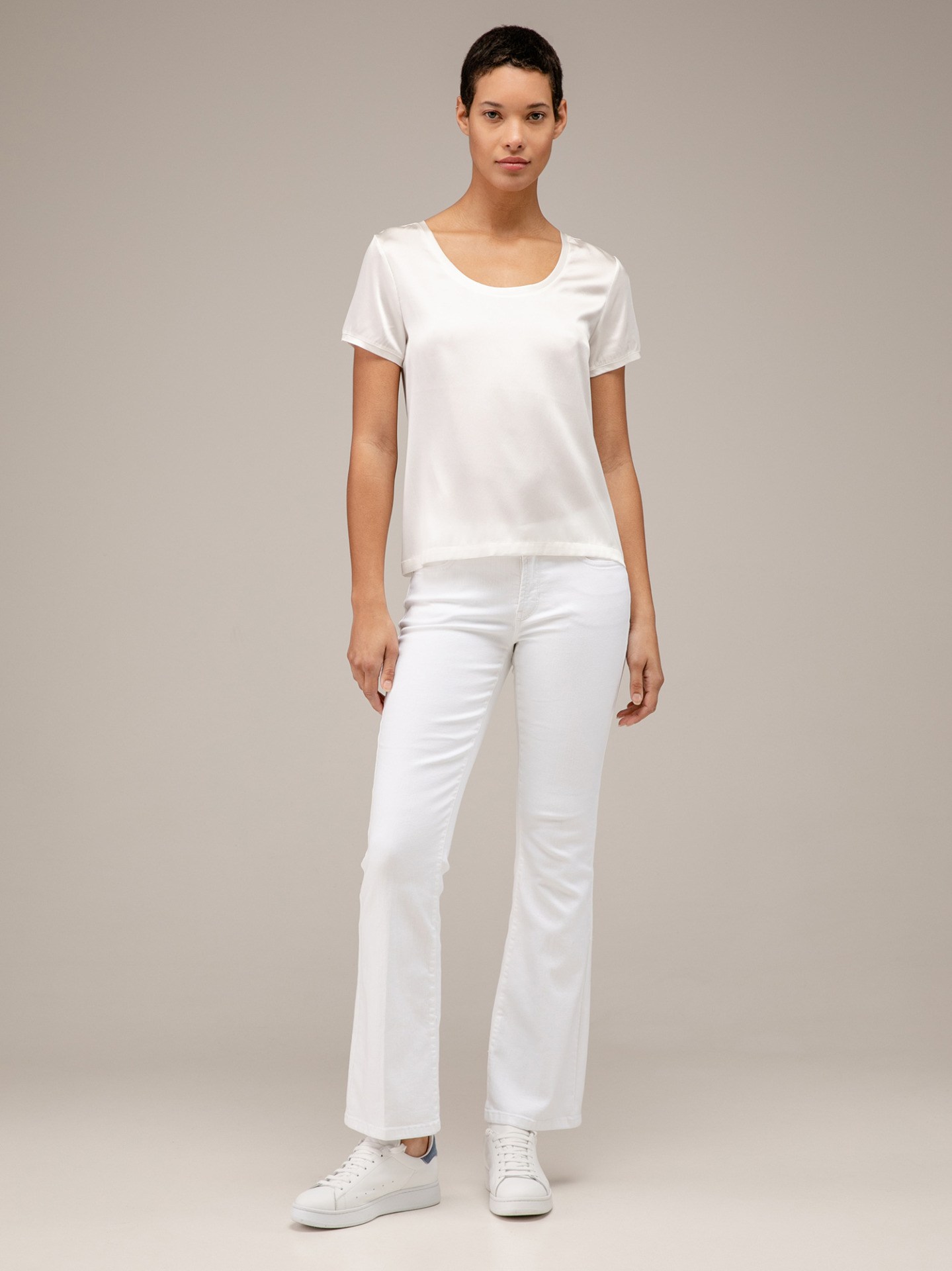 Detailansicht von Kurzarm-Seidenbluse von DANIELS