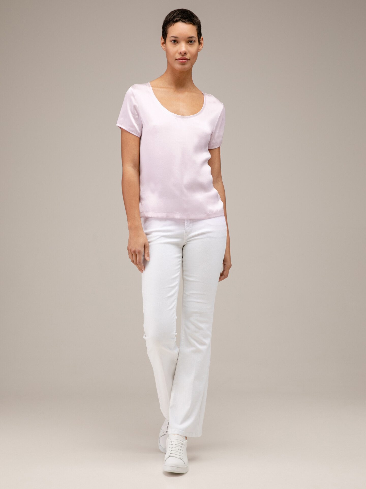 Detailansicht von Kurzarm-Seidenbluse von DANIELS