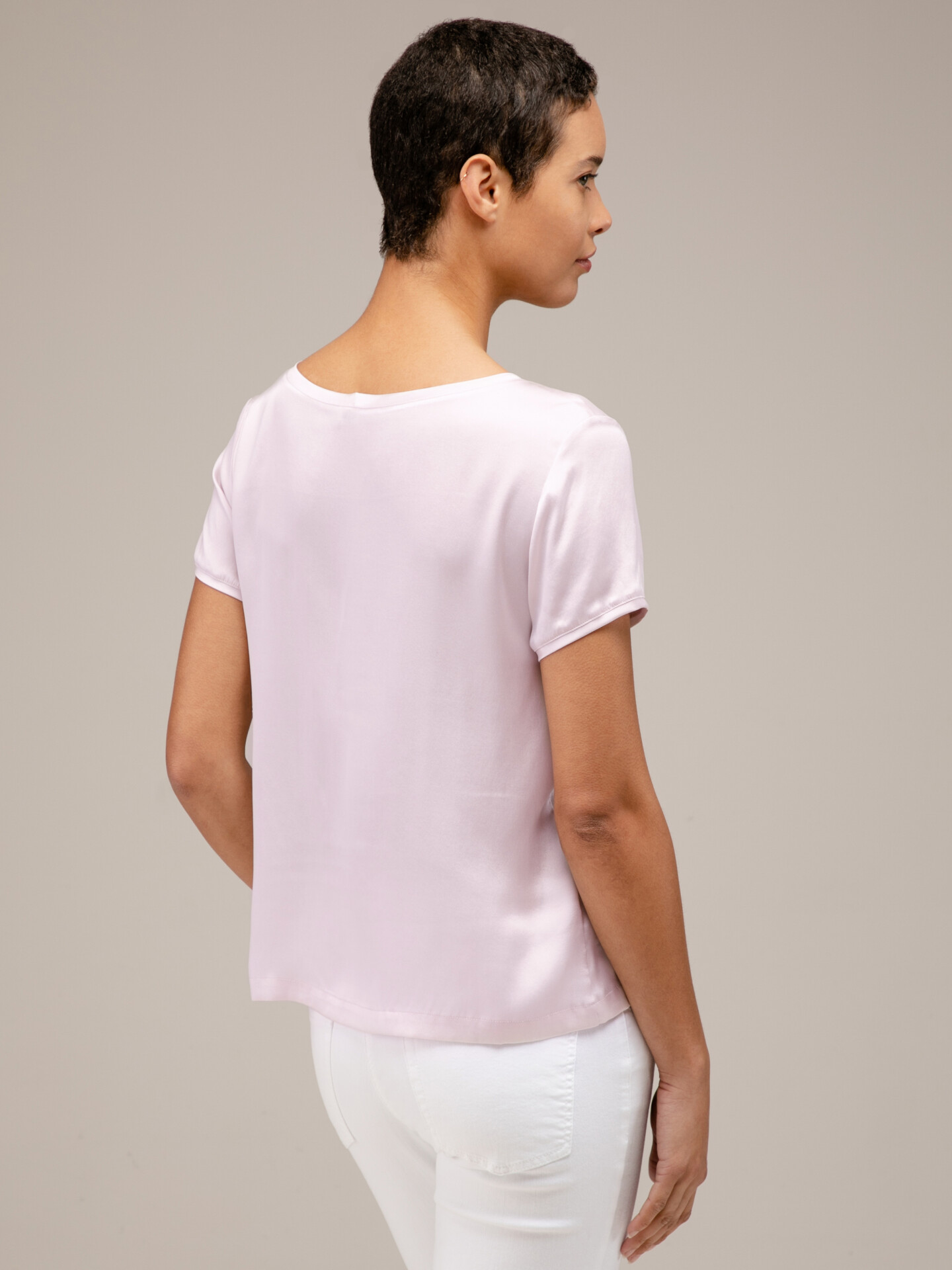 Detailansicht von Kurzarm-Seidenbluse von DANIELS