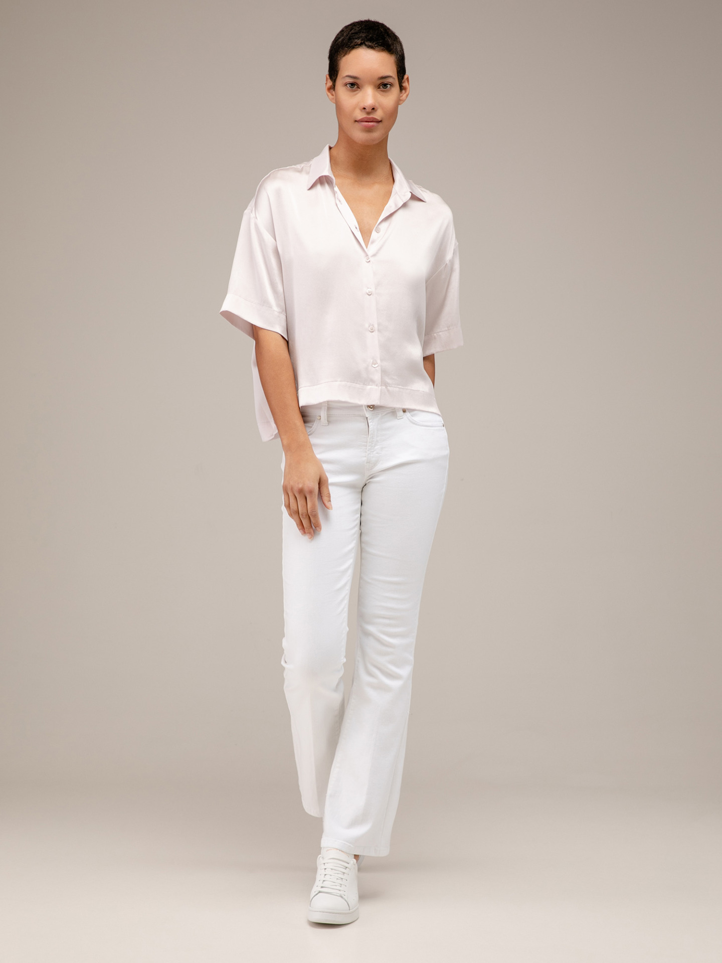 Detailansicht von Kurzarm-Seidenbluse von DANIELS