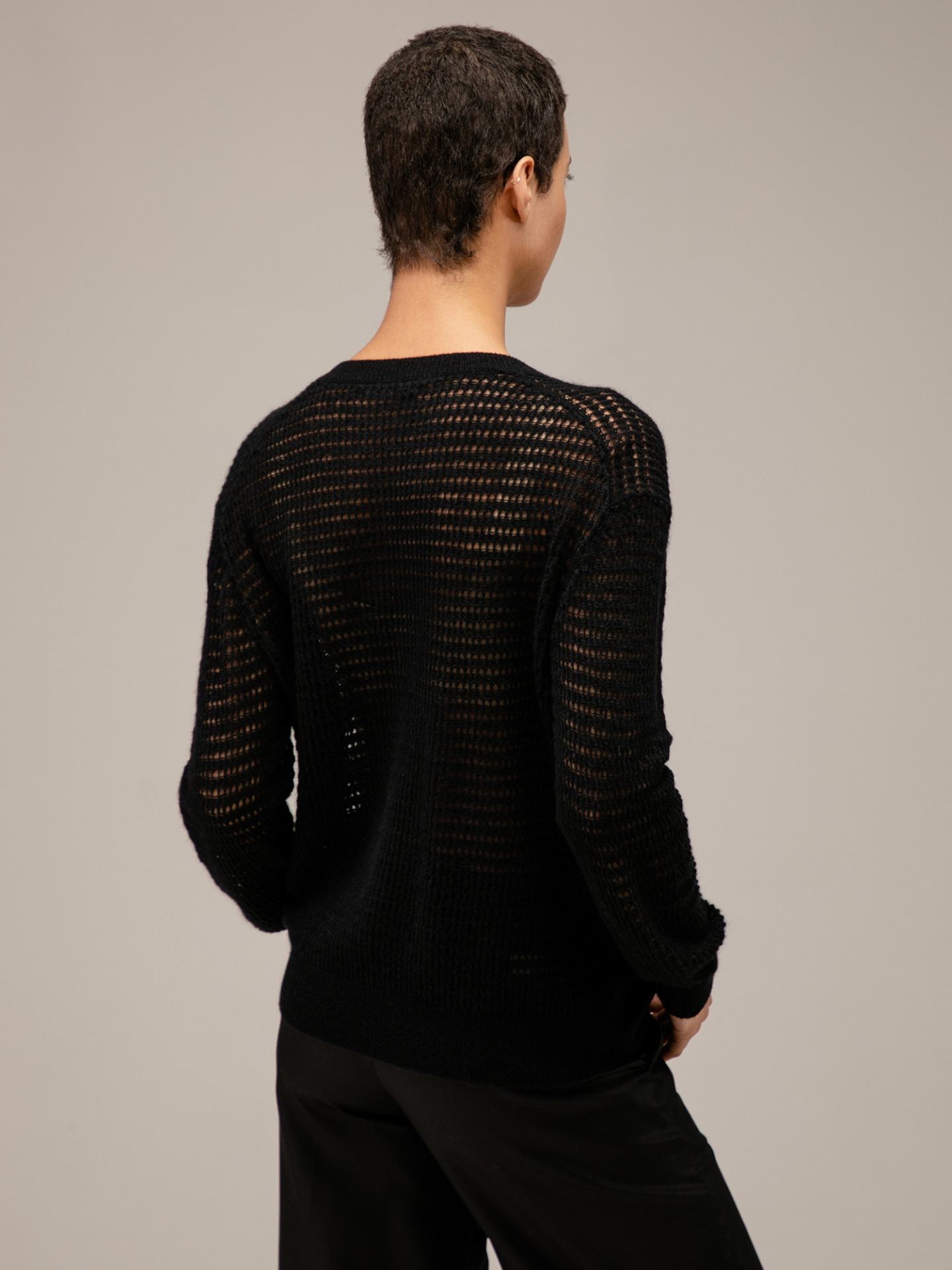 Detailansicht von Pullover mit Lochstrick von 360 CASHMERE