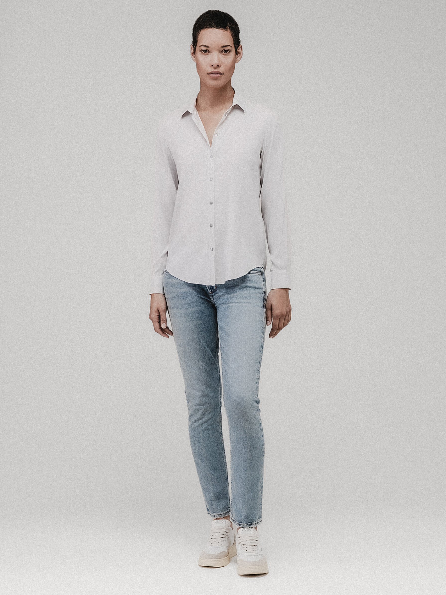 Detailansicht von Seidenbluse von HER SHIRT