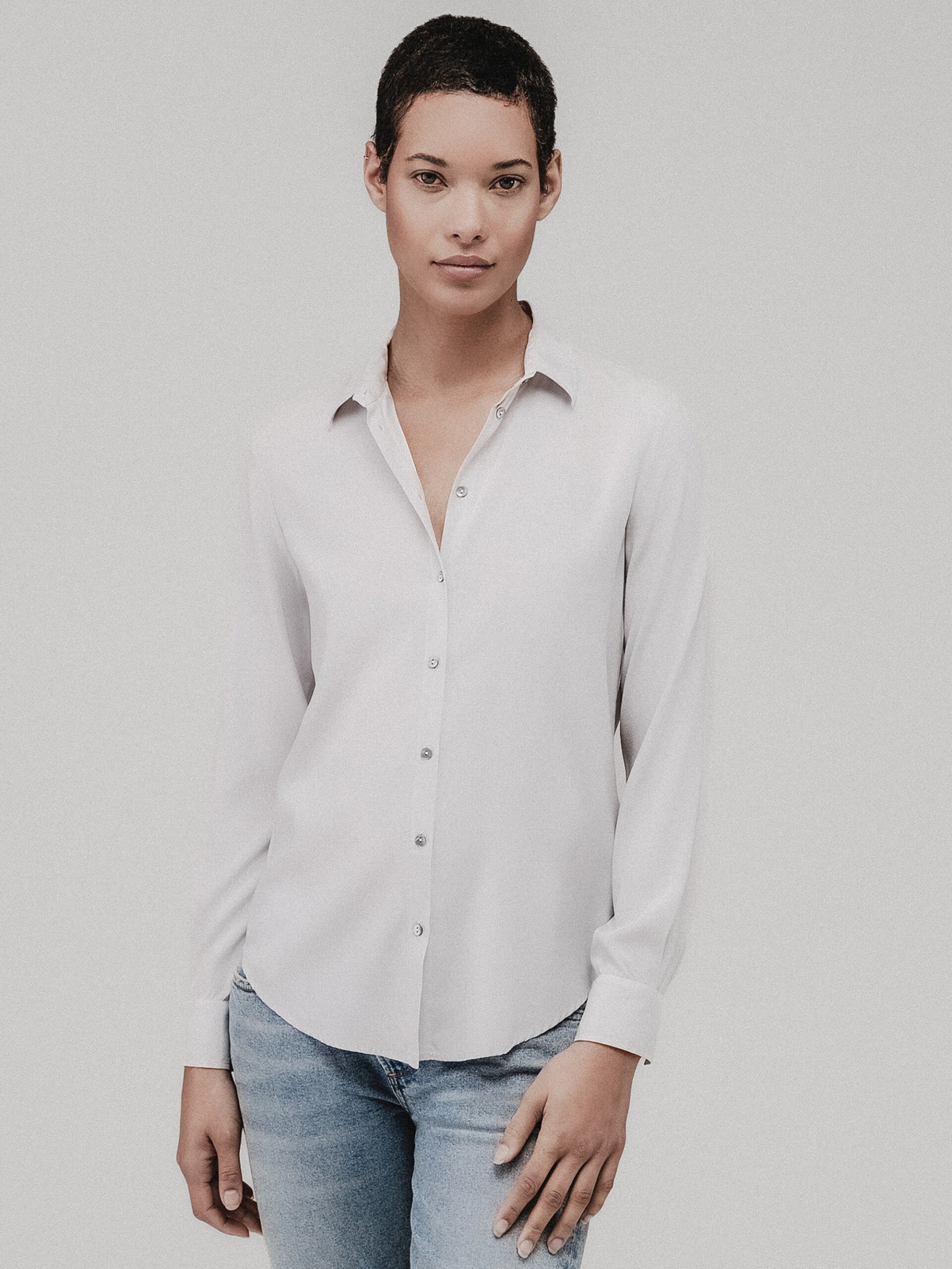 Detailansicht von Seidenbluse von HER SHIRT