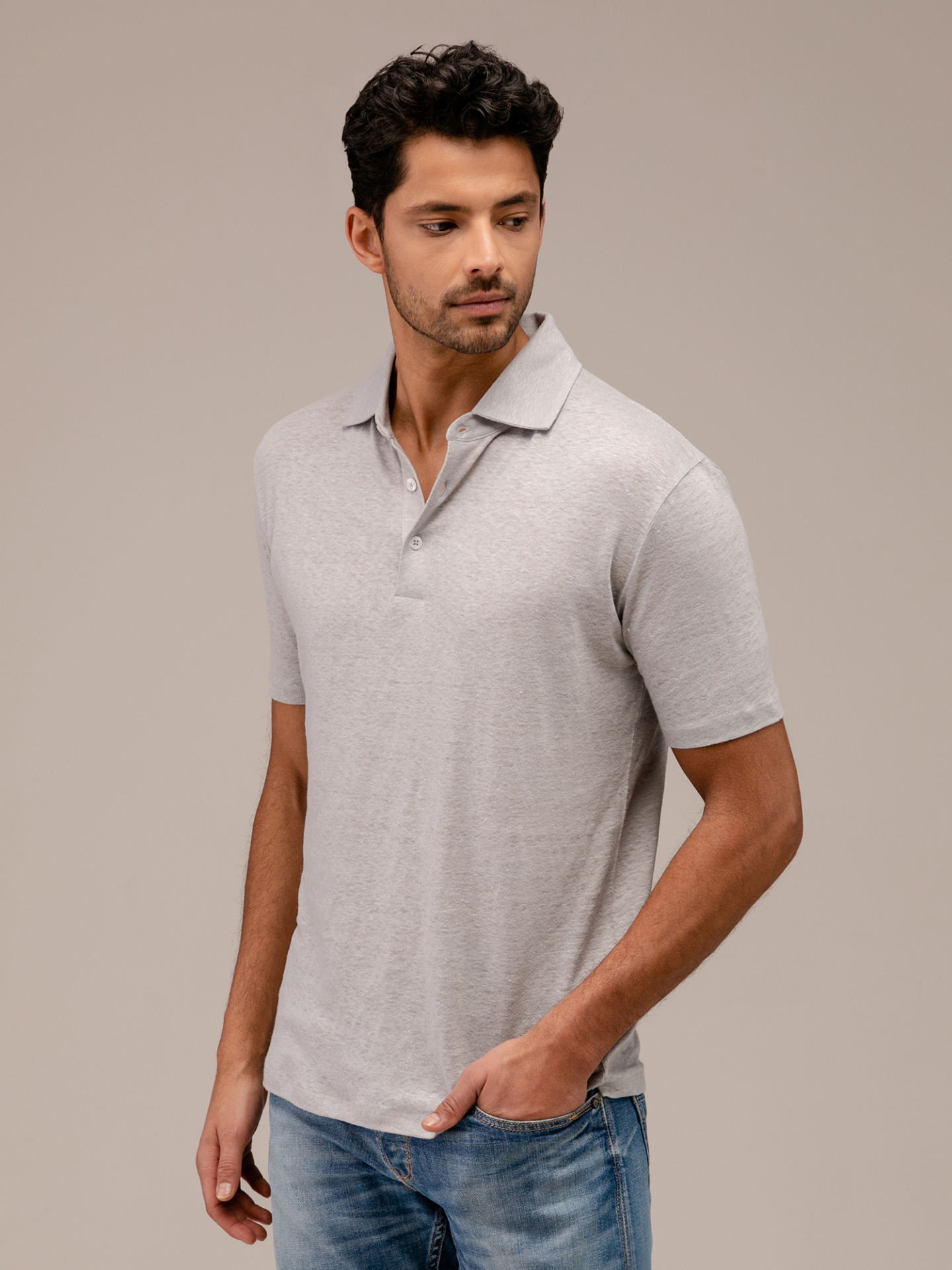 Detailansicht von Kurzarm-Poloshirt aus Leinen von PHIL PETTER