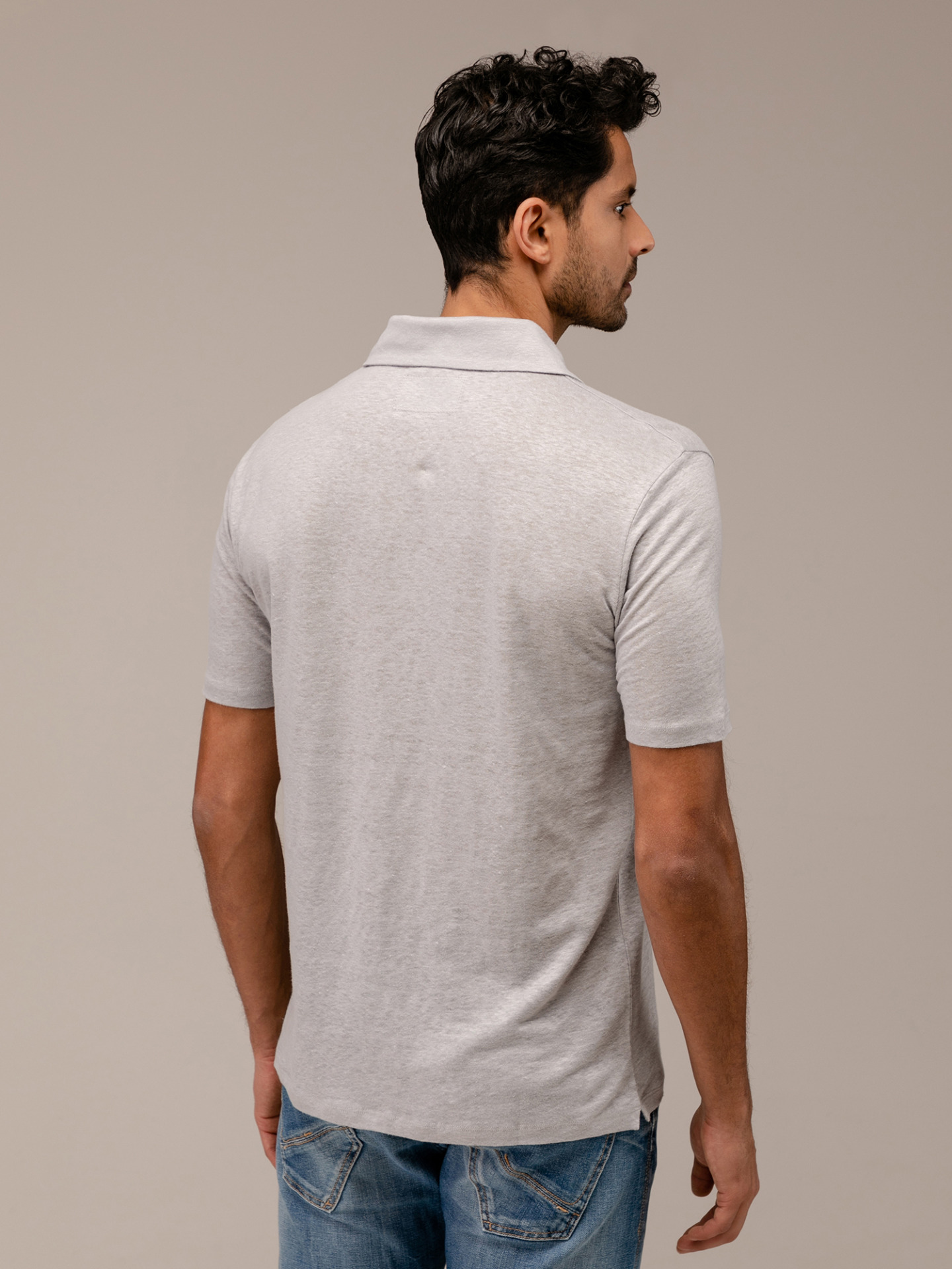 Detailansicht von Kurzarm-Poloshirt aus Leinen von PHIL PETTER