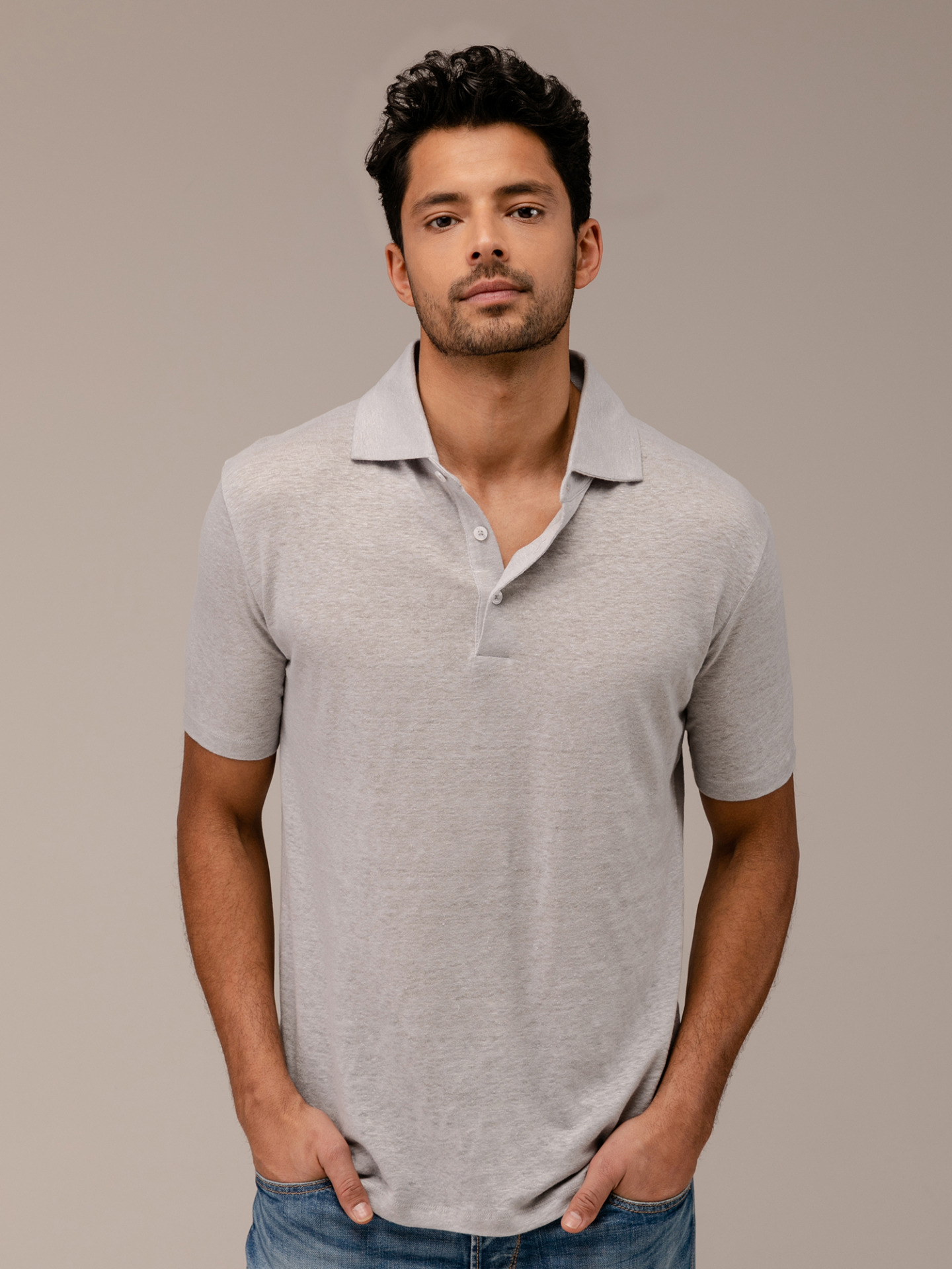 Detailansicht von Kurzarm-Poloshirt aus Leinen von PHIL PETTER