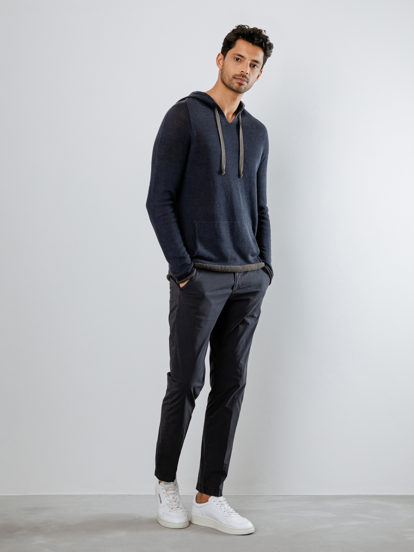 Detailansicht von Kapuzenpullover von HANNES ROETHER