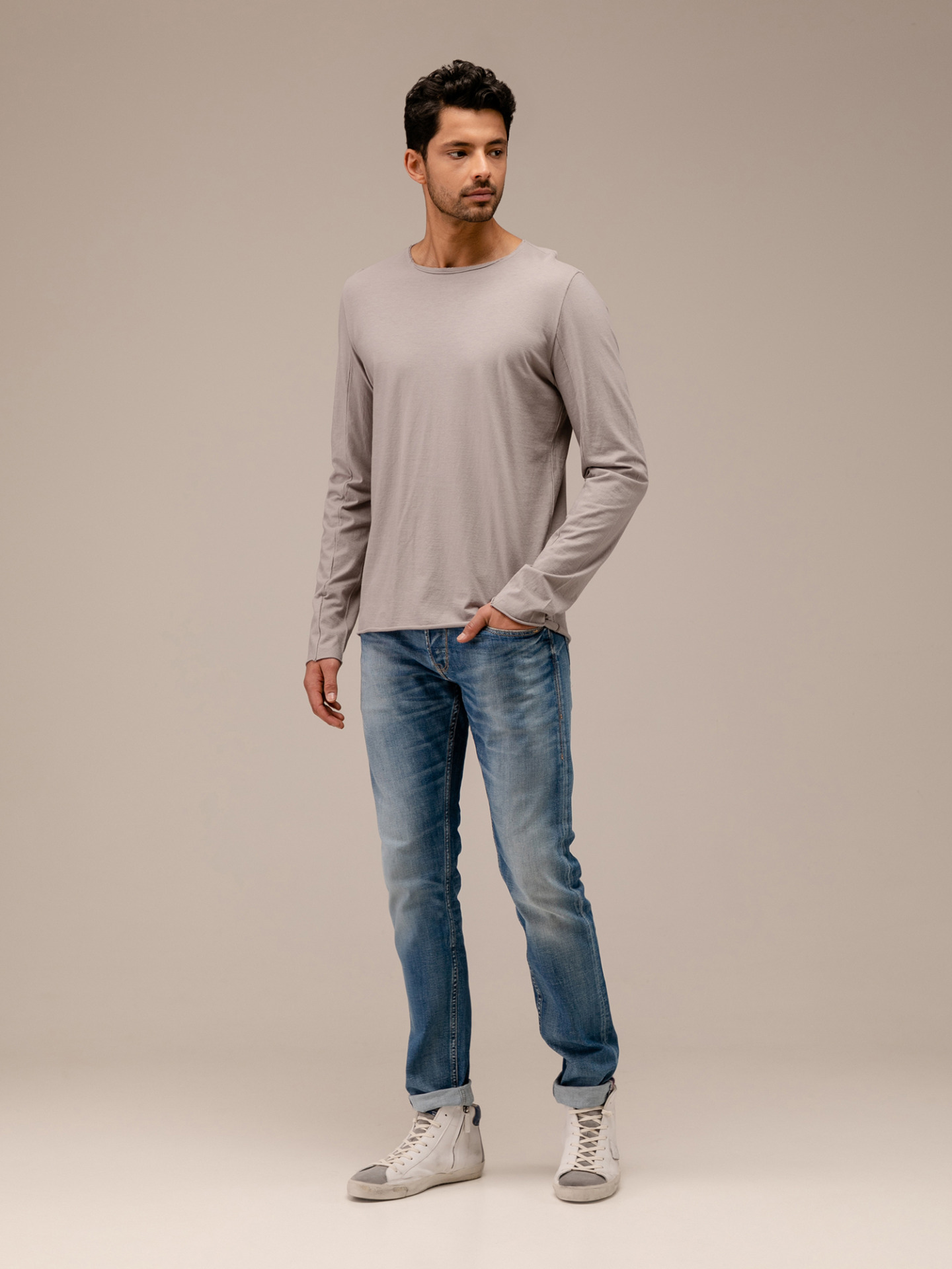 Detailansicht von Langarmshirt aus Baumwolle von HANNES ROETHER