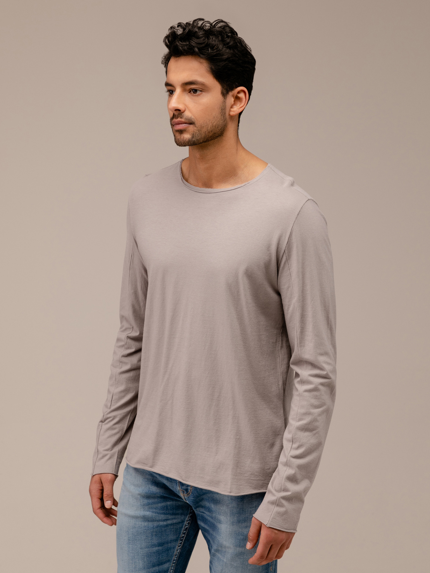 Detailansicht von Langarmshirt aus Baumwolle von HANNES ROETHER