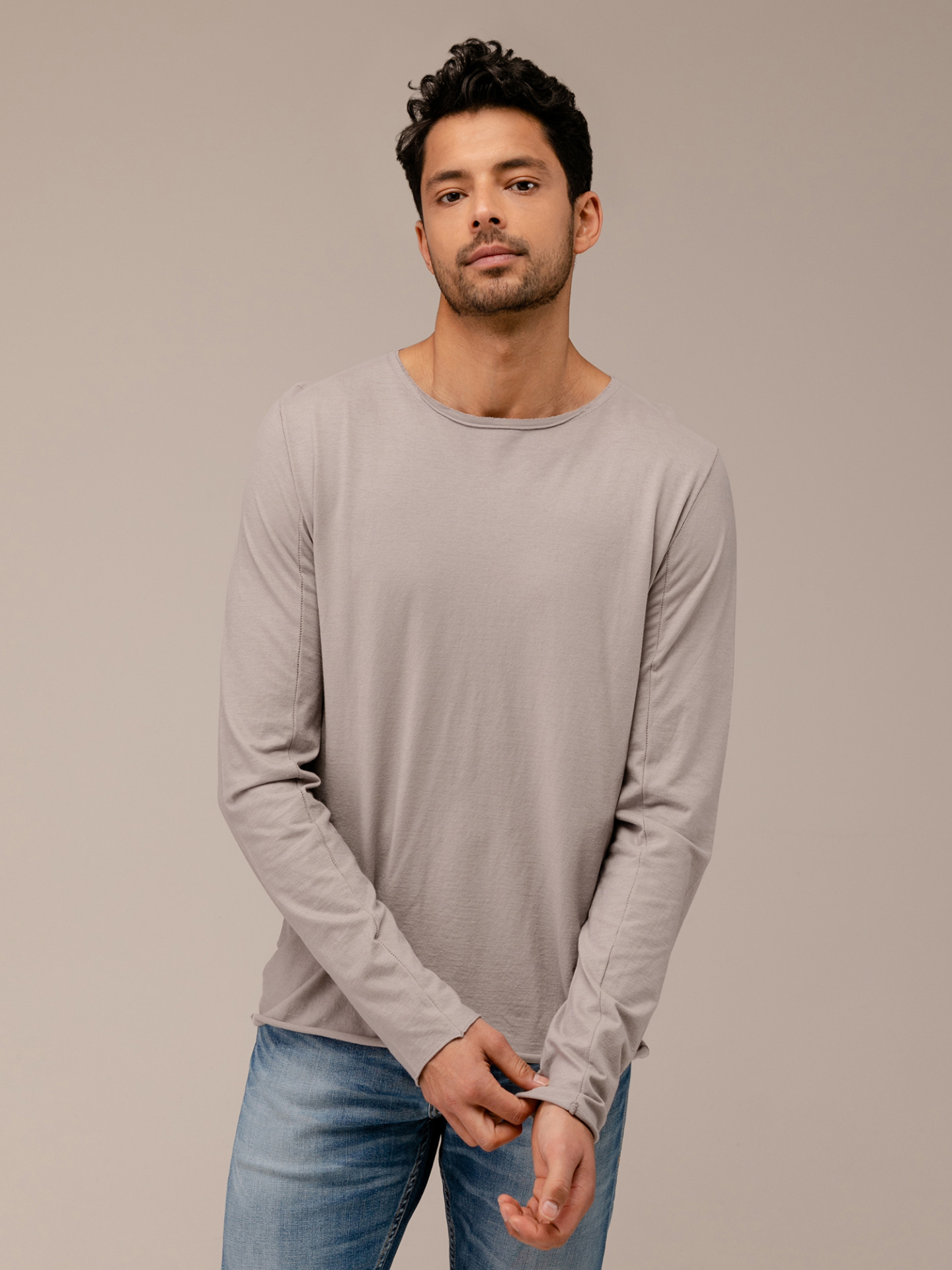 Detailansicht von Langarmshirt aus Baumwolle von HANNES ROETHER