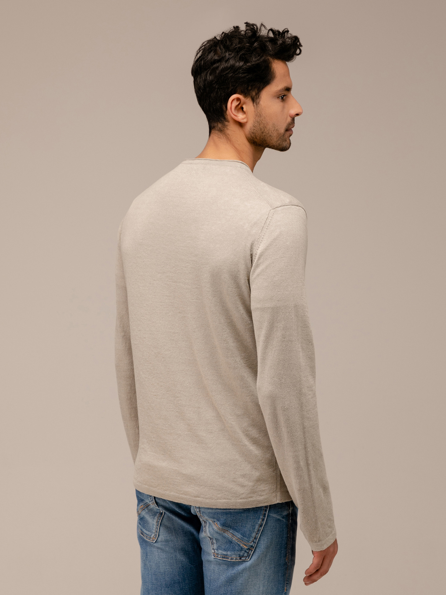 Detailansicht von Pullover aus Leinen von ROBERTO COLLINA