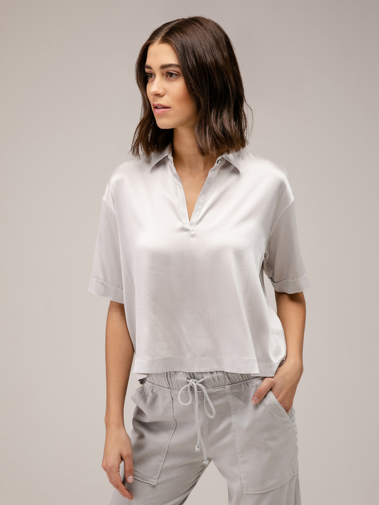 Detailansicht von Kurzarm-Seidenbluse von HER SHIRT