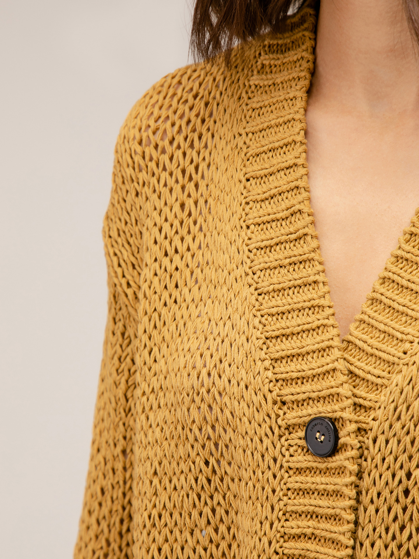 Detailansicht von Strickjacke aus Baumwolle von ROBERTO COLLINA