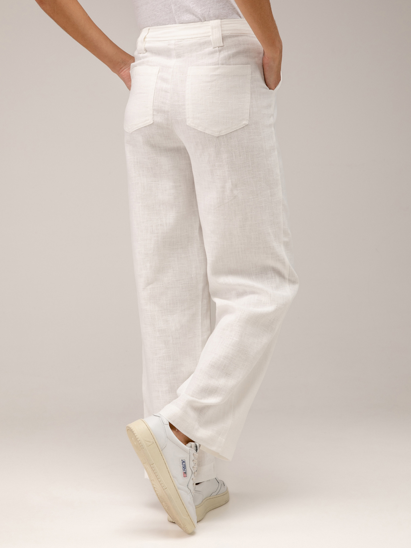 Detailansicht von Weite Hose aus Leinen von JC Sophie