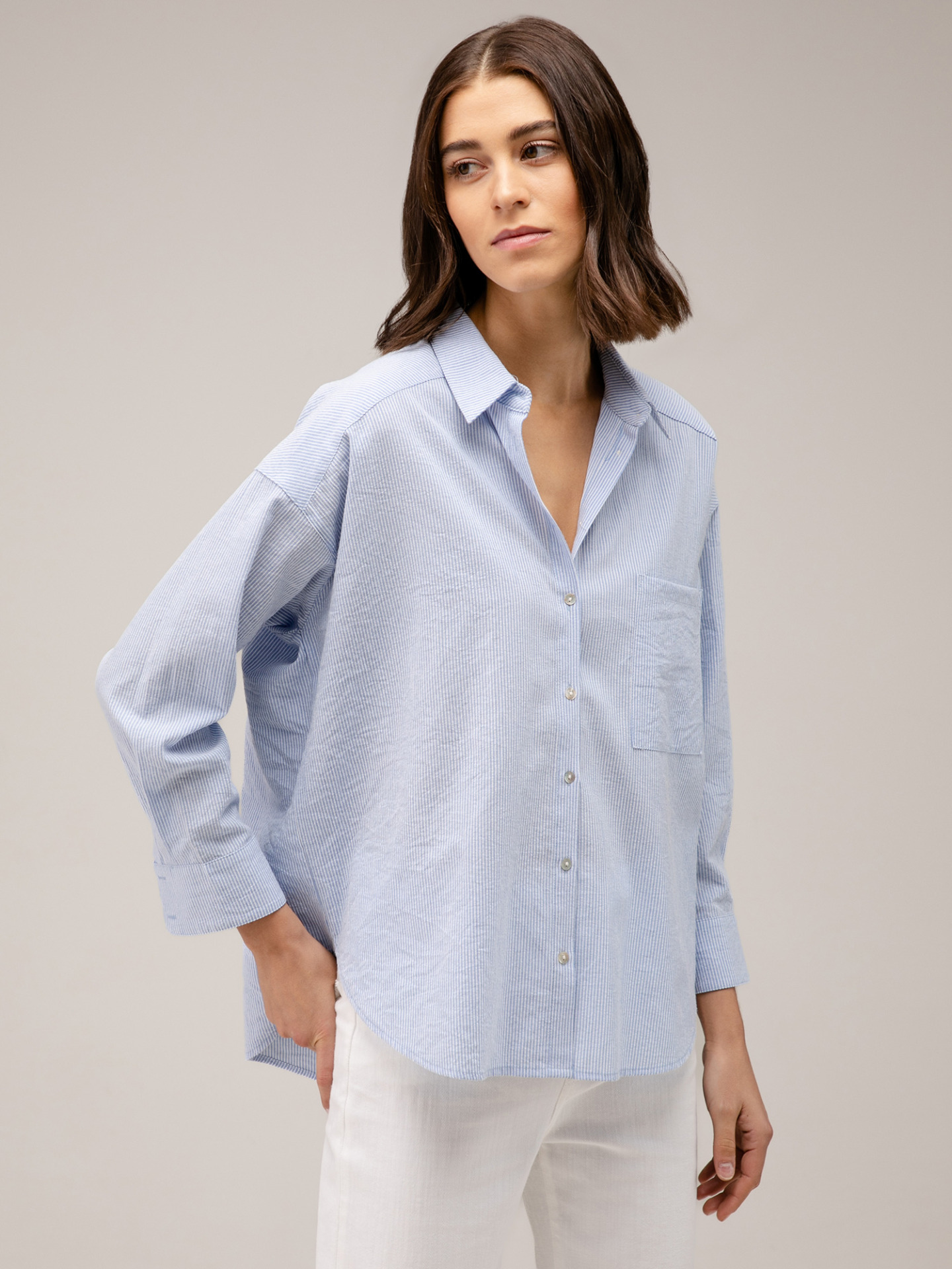 Detailansicht von Oversize Baumwollbluse von JC SOPHIE