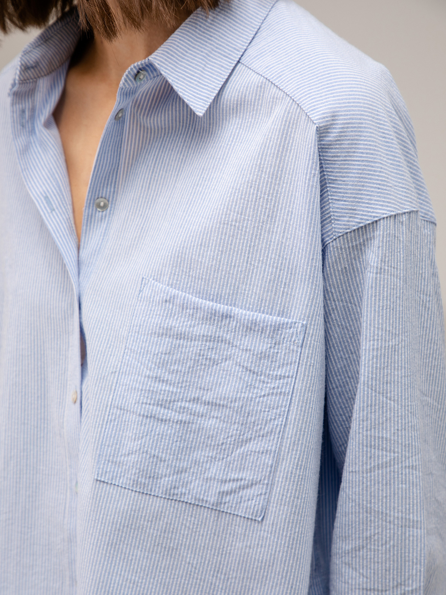 Detailansicht von Oversize Baumwollbluse von JC SOPHIE