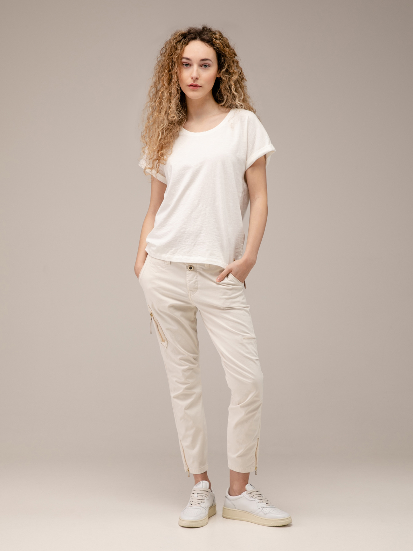 Detailansicht von Cropped Hose mit Knopfleiste von MOS MOSH