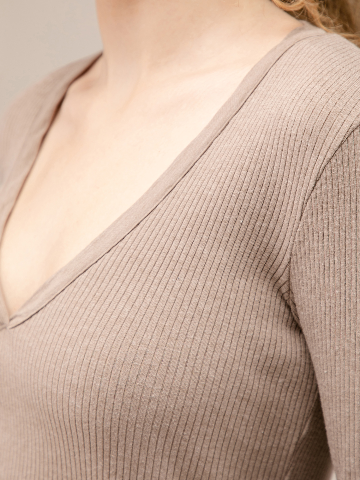 Detailansicht von Langarmshirt aus Baumwolle von JAMES PERSE