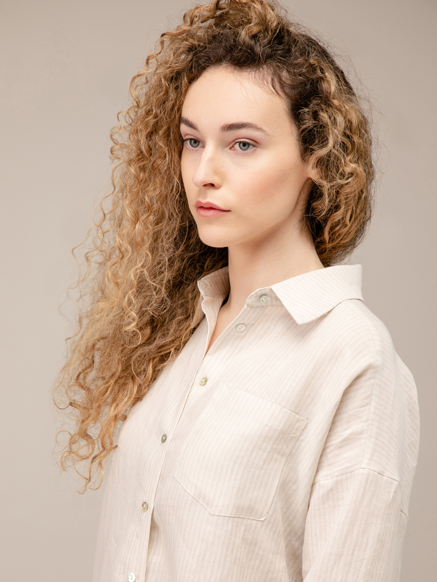 Detailansicht von Oversized Leinenbluse von JC SOPHIE