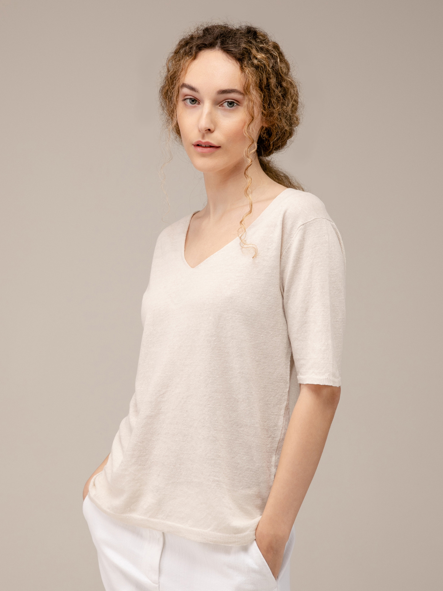 Detailansicht von Kurzarm-Pullover aus Leinen von ANTONELLI