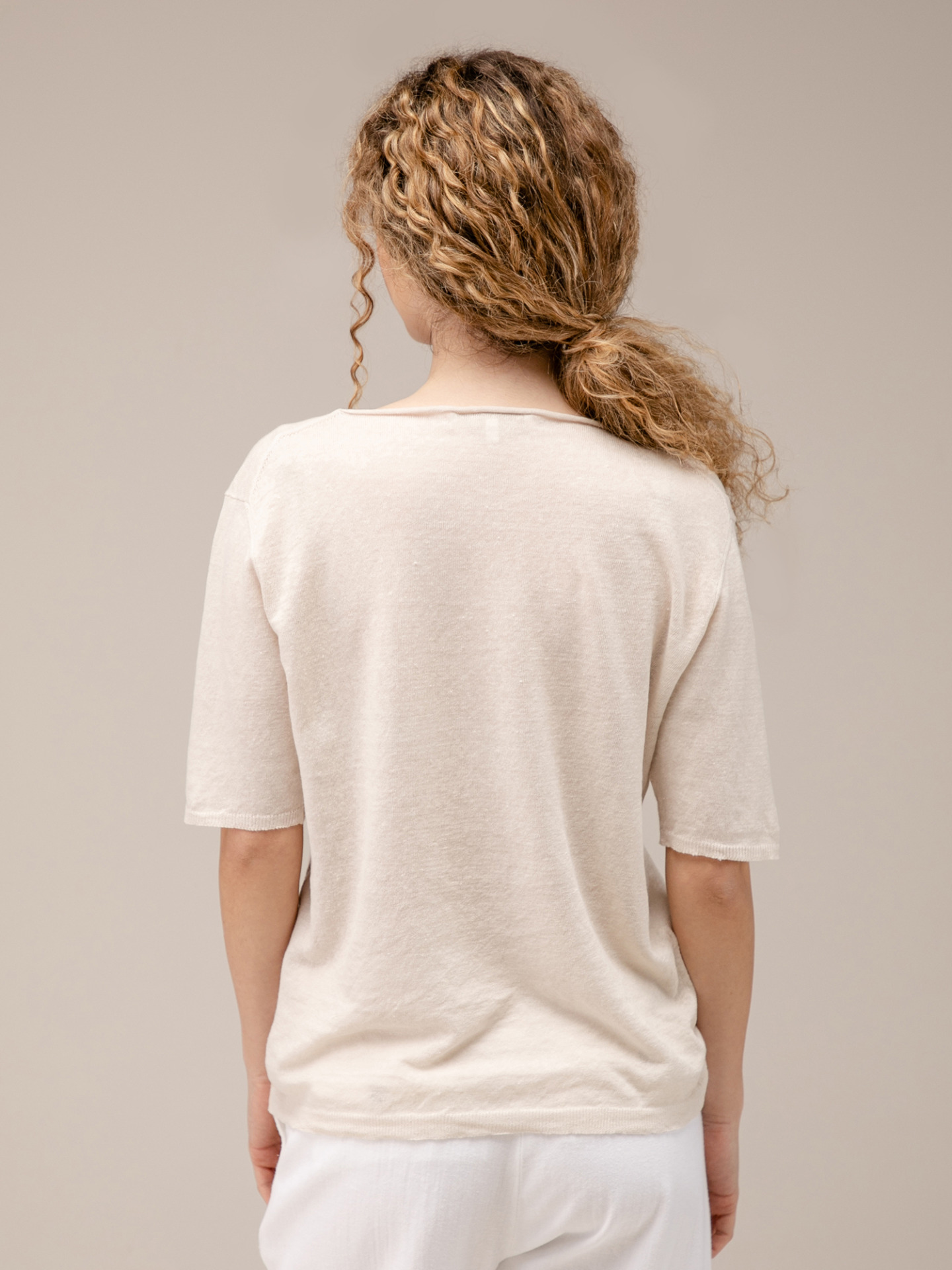 Detailansicht von Kurzarm-Pullover aus Leinen von ANTONELLI