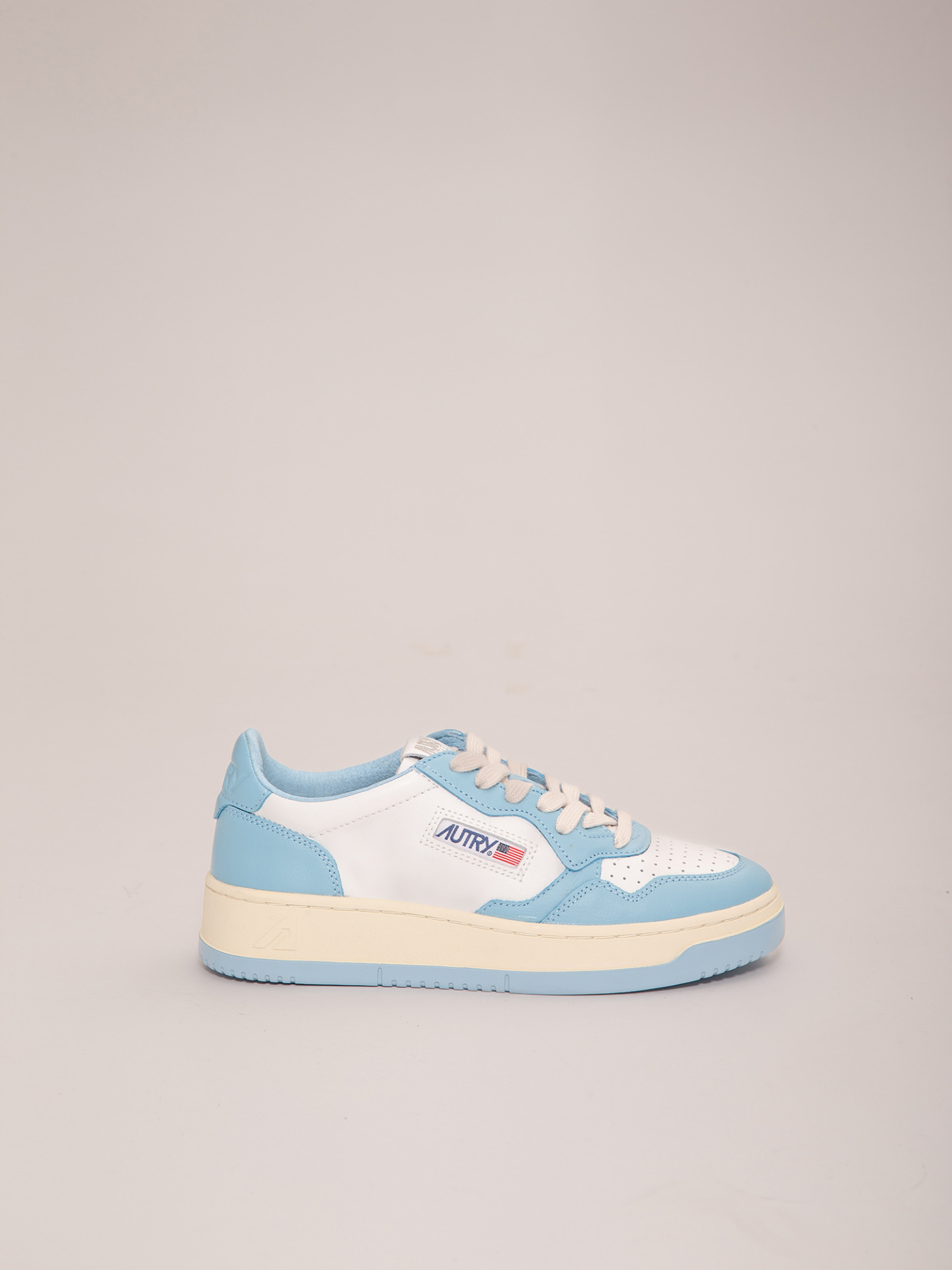 Detailansicht von Sneaker aus Leder von AUTRY