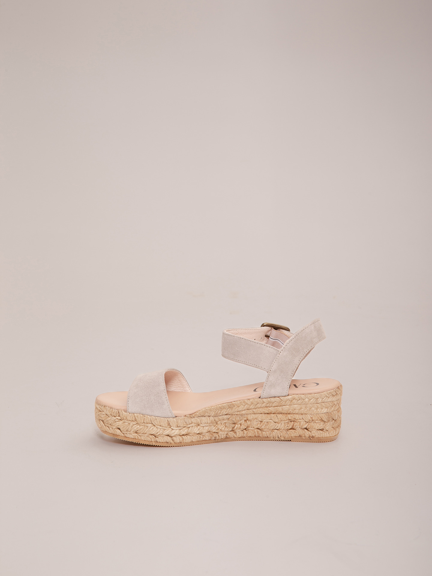 Detailansicht von Keilsandaletten von GAIMO