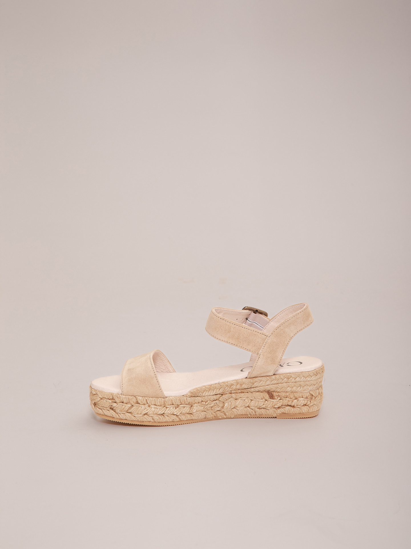 Detailansicht von Keilsandaletten von GAIMO