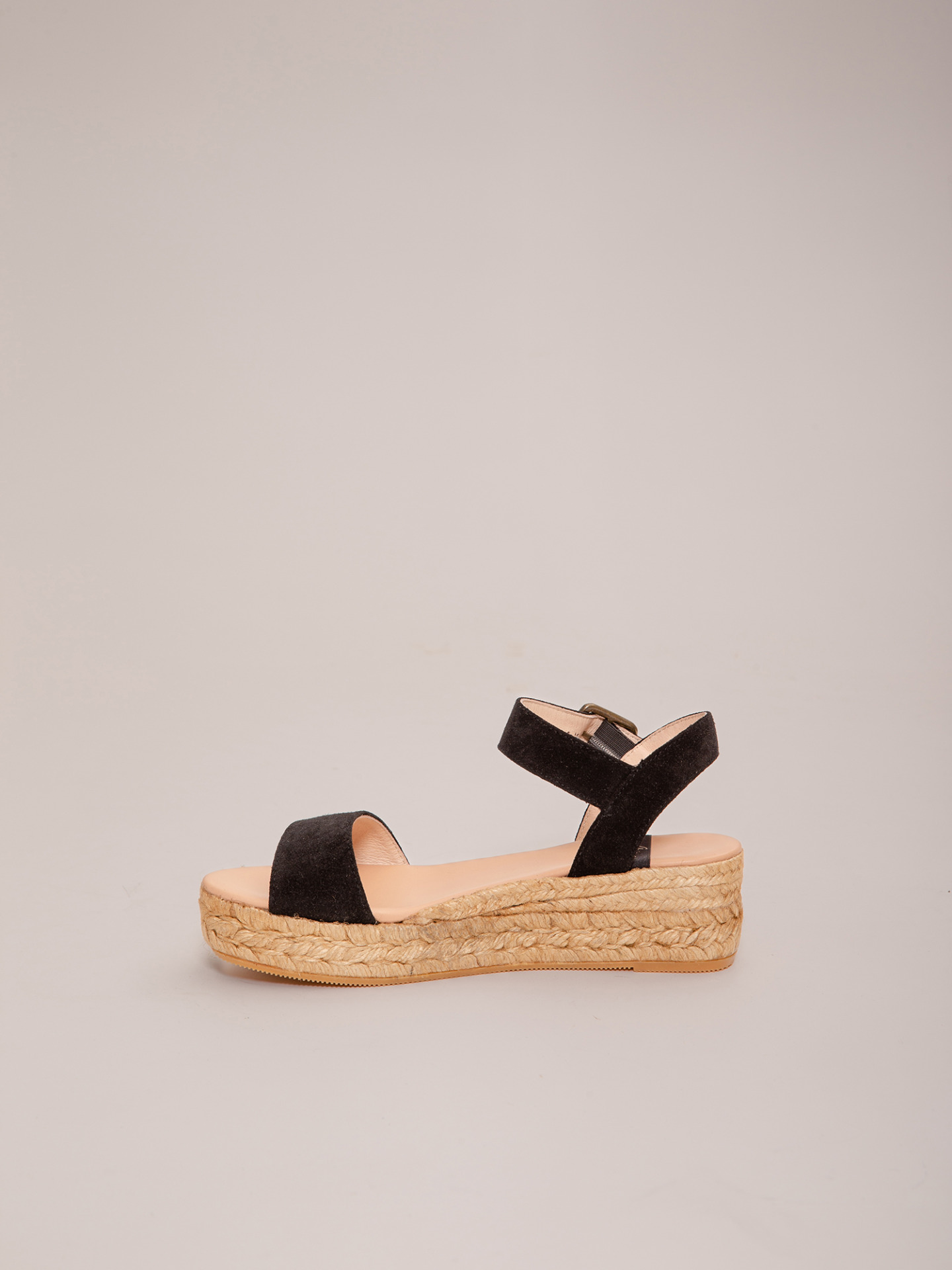 Detailansicht von Keilsandaletten von GAIMO