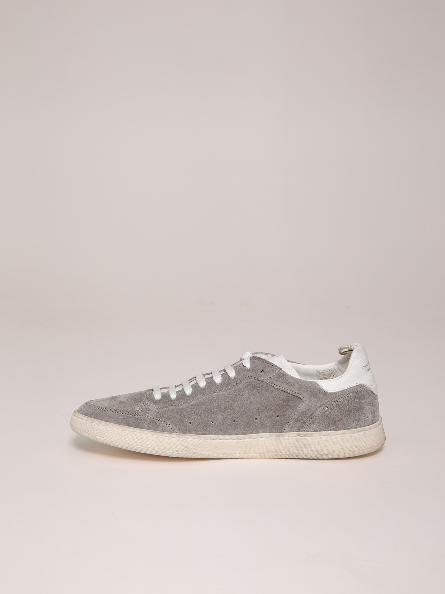 Detailansicht von Sneaker aus Veloursleder von OFFICINE CREATIVE