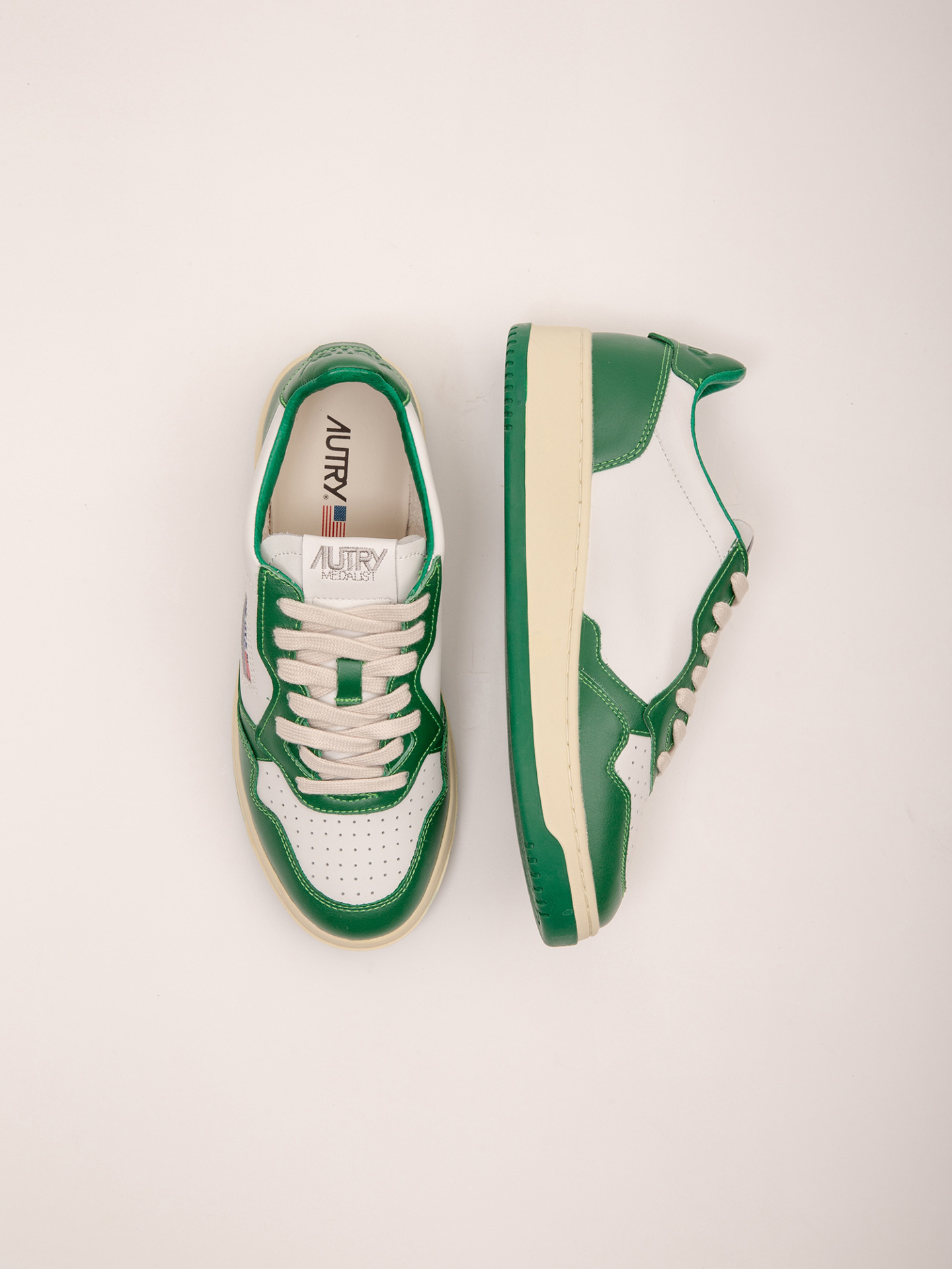 Detailansicht von Sneaker aus Leder von AUTRY