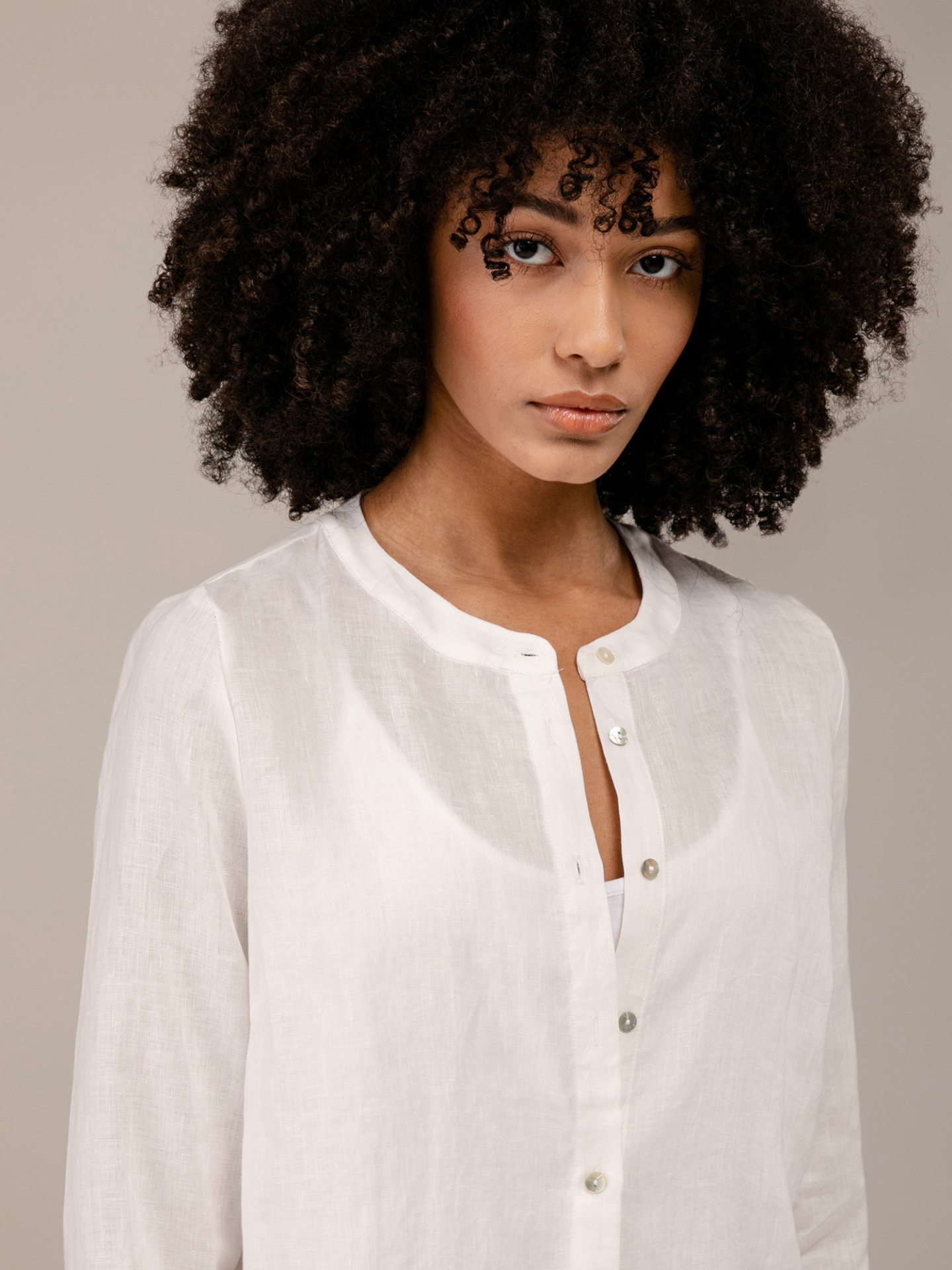 Detailansicht von Lange Leinenbluse von JC SOPHIE