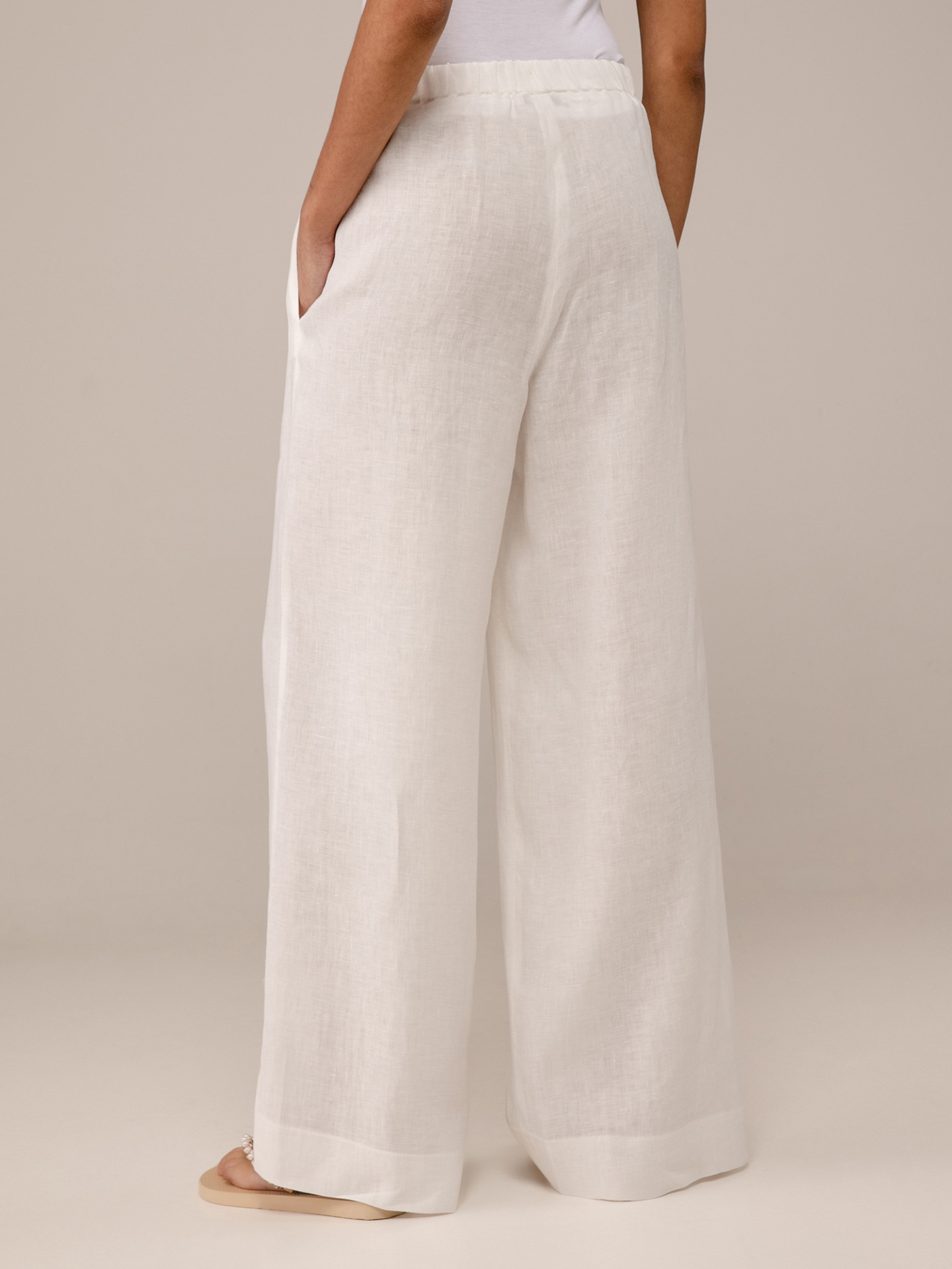 Detailansicht von Weite Hose aus Leinen von ANTONELLI