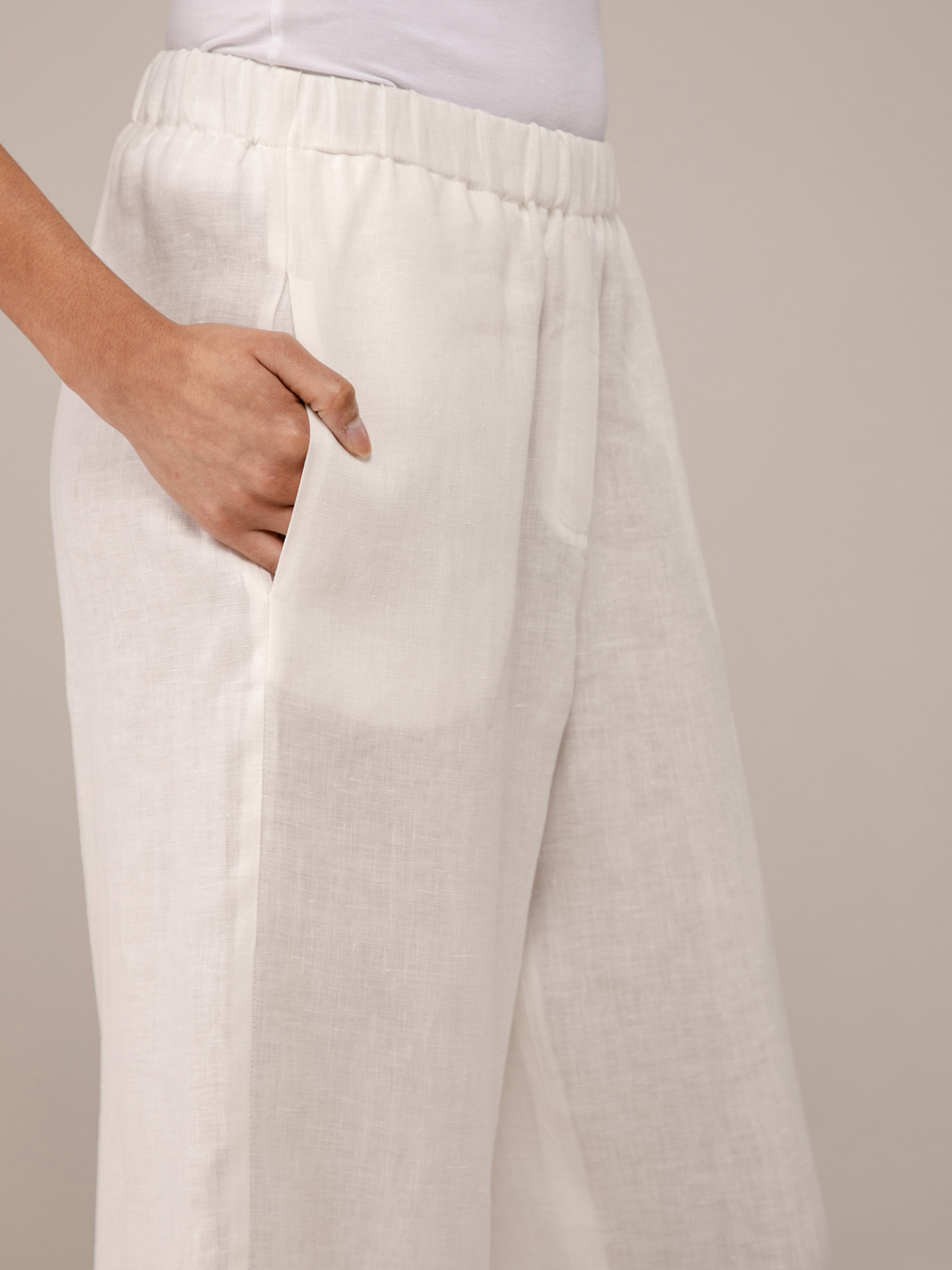 Detailansicht von Weite Hose aus Leinen von ANTONELLI