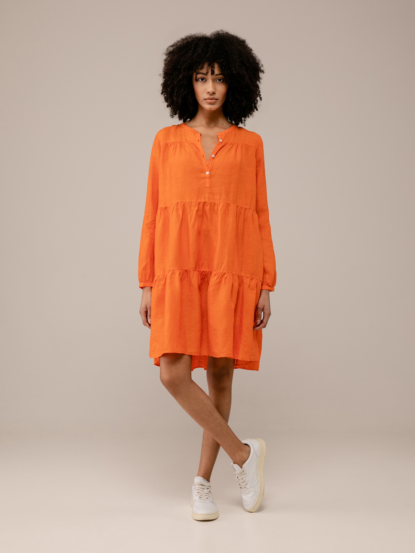 Detailansicht von Midi-Blusenkleid aus Leinen von ROBERT FRIEDMAN