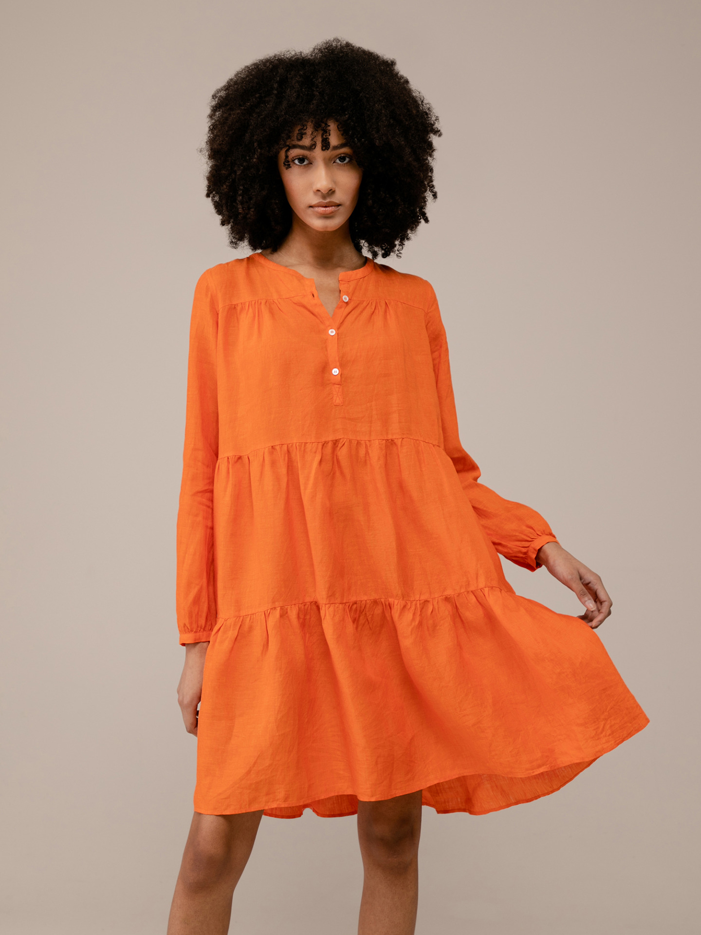 Detailansicht von Midi-Blusenkleid aus Leinen von ROBERT FRIEDMAN