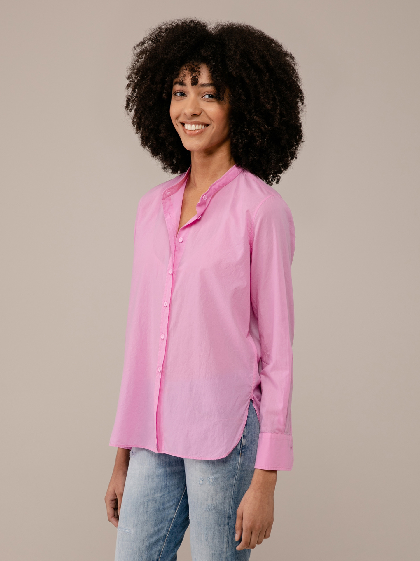 Detailansicht von Baumwollbluse mit Stehkragen von AGLINI