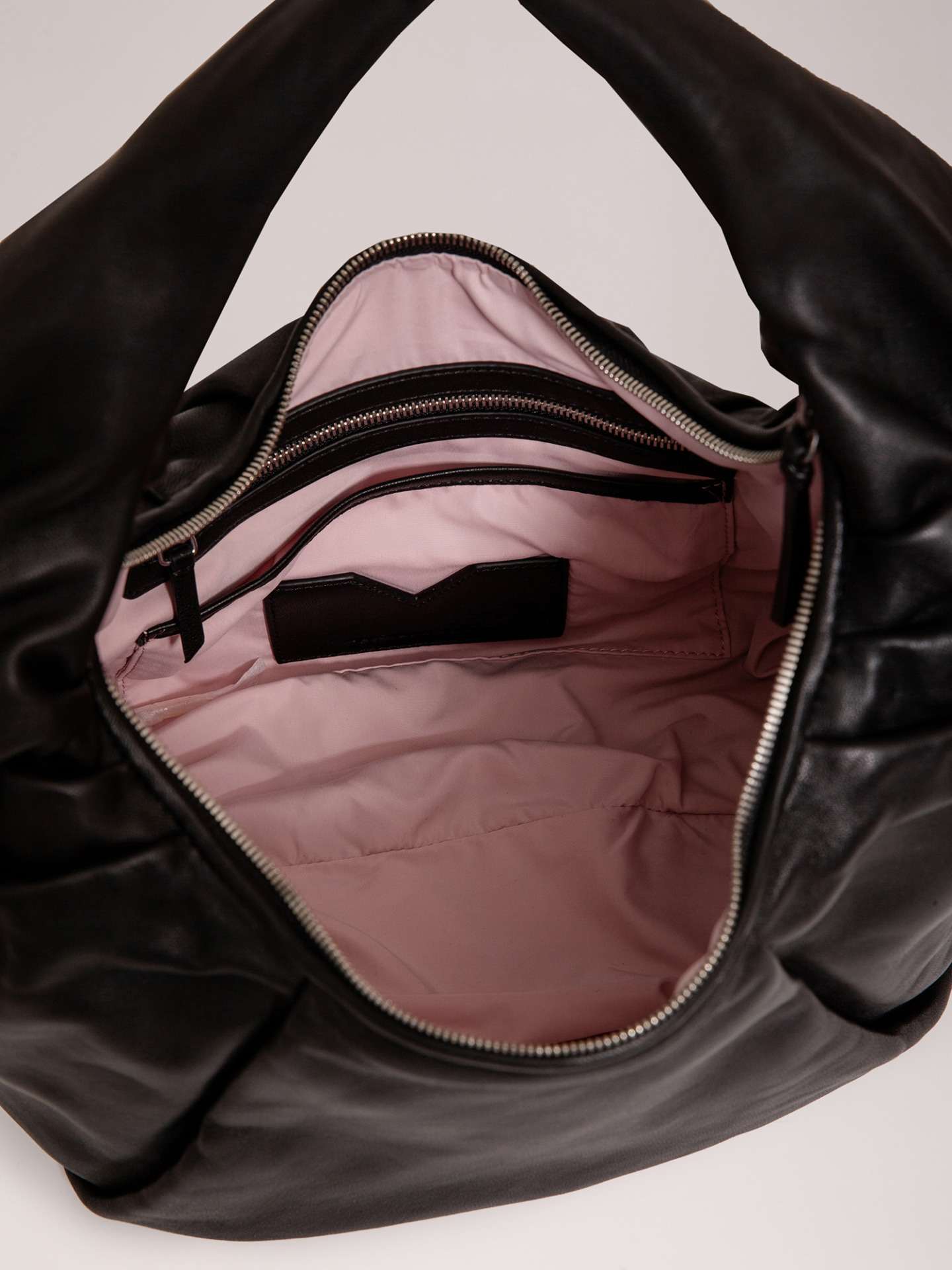 Detailansicht von Handtasche aus Leder von LES VISIONNAIRES