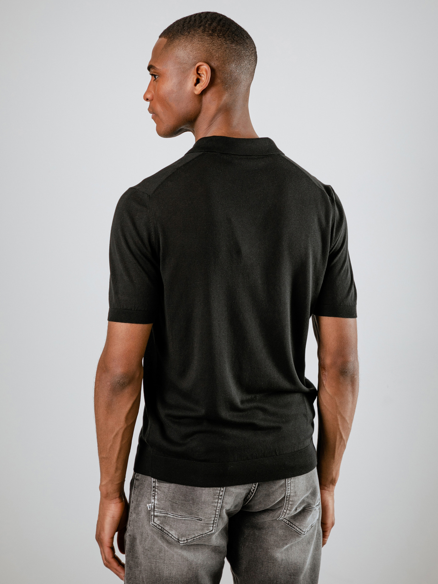 Detailansicht von Poloshirt aus Seide von GRAN SASSO